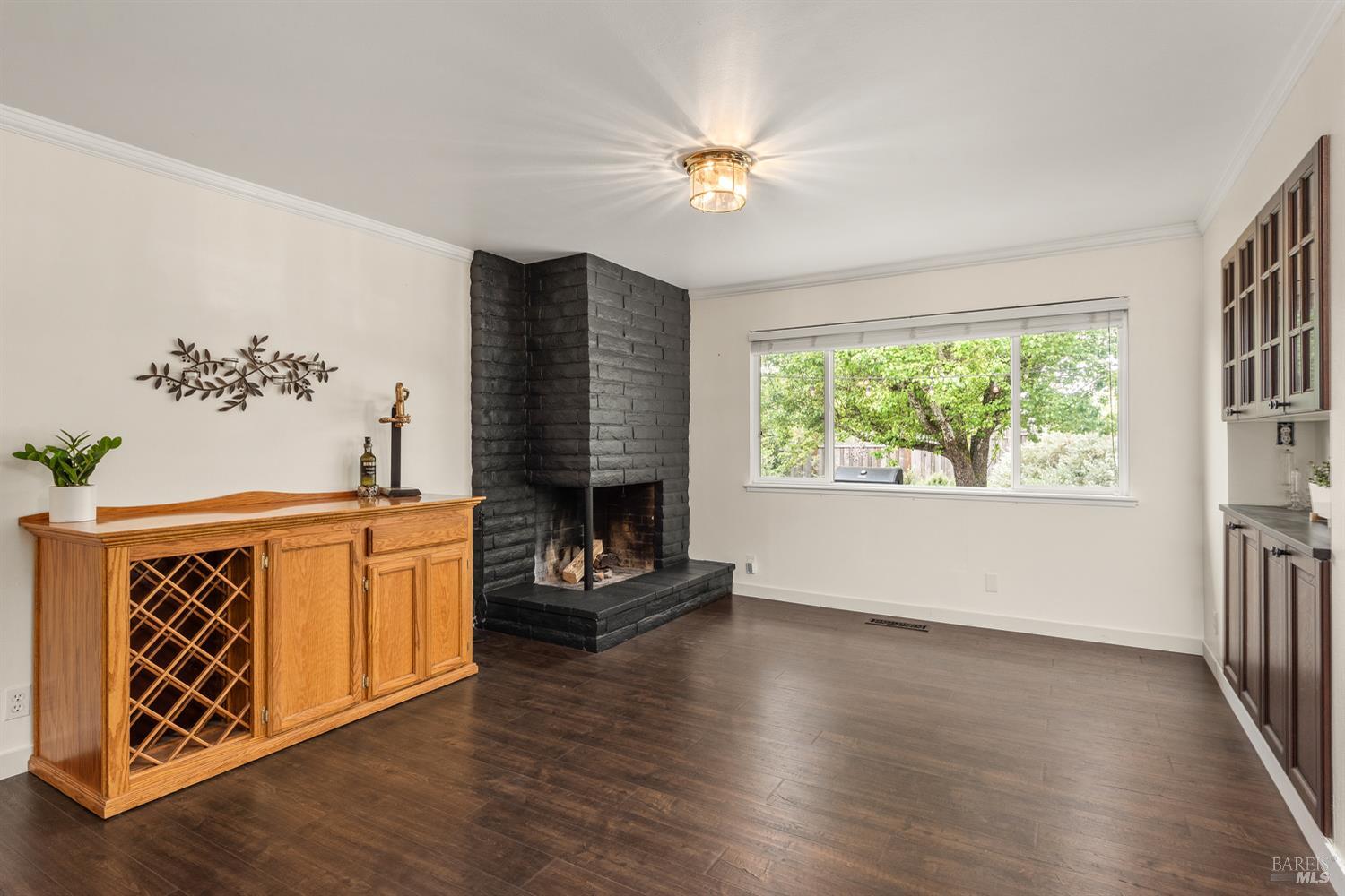 Detail Gallery Image 9 of 34 For 5642 Yerba Buena Rd, Santa Rosa,  CA 95409 - 4 Beds | 2 Baths