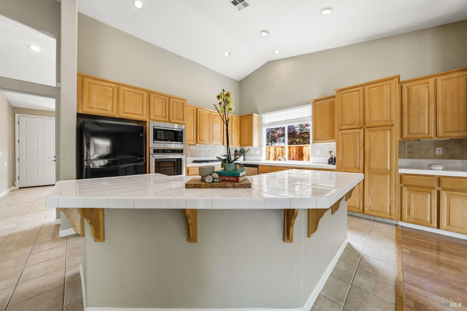 Detail Gallery Image 13 of 78 For 715 Antiquity Dr, Fairfield,  CA 94534 - 5 Beds | 2 Baths