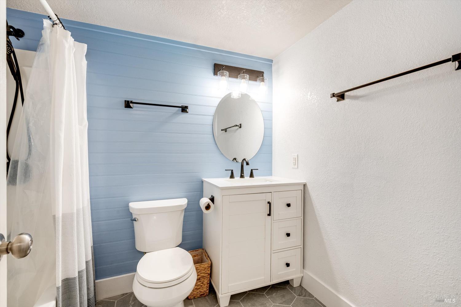 Detail Gallery Image 22 of 79 For 525 Oak Lake Ave, Santa Rosa,  CA 95409 - 5 Beds | 3 Baths