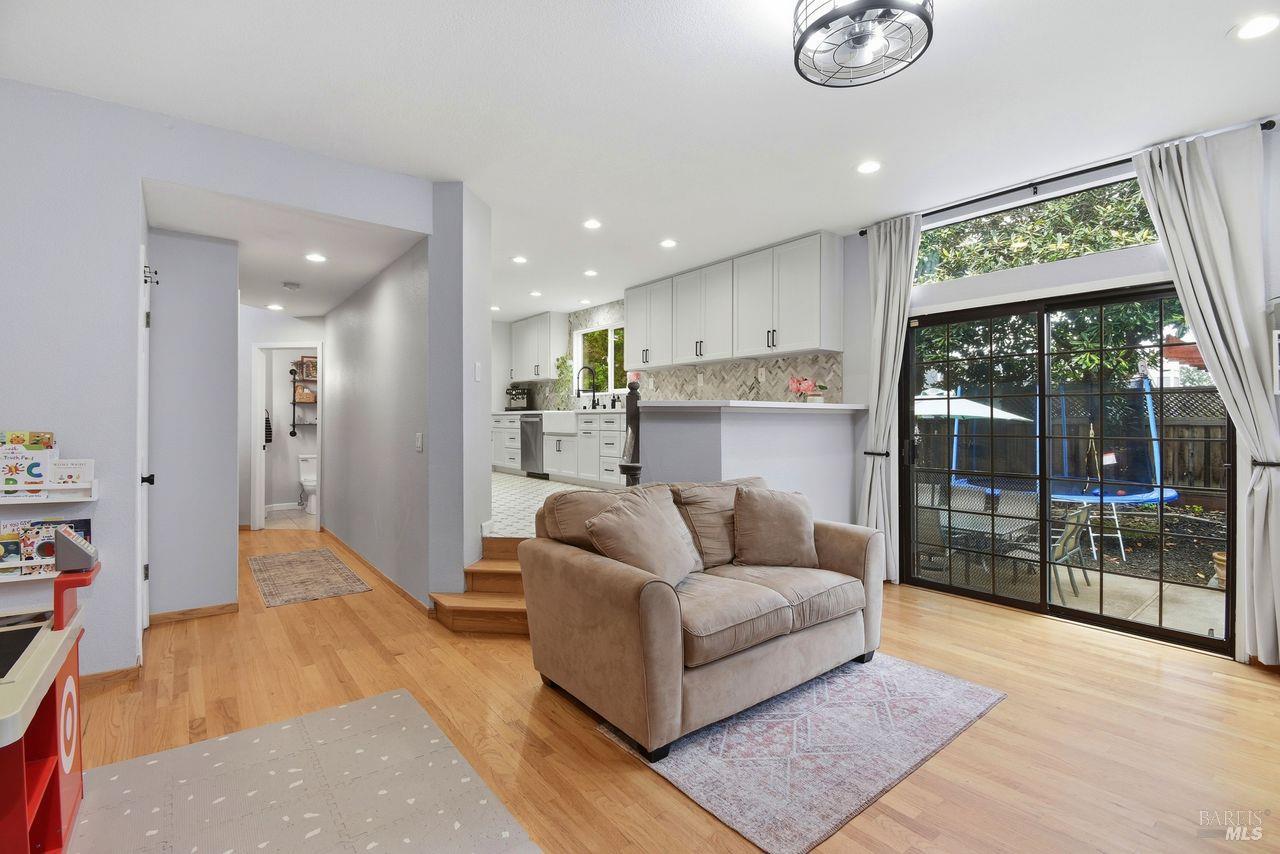 Detail Gallery Image 14 of 38 For 8270 Honor Pl, Cotati,  CA 94931 - 4 Beds | 2/1 Baths