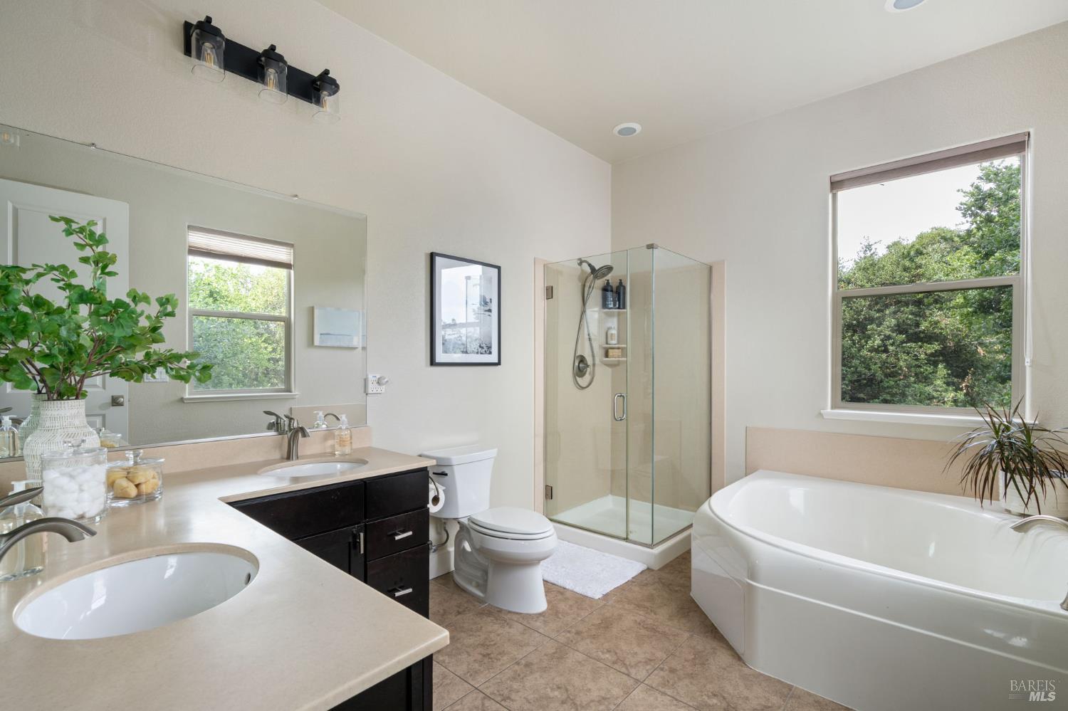 Detail Gallery Image 27 of 36 For 11 Edgehill Way, San Rafael,  CA 94903 - 4 Beds | 3/1 Baths