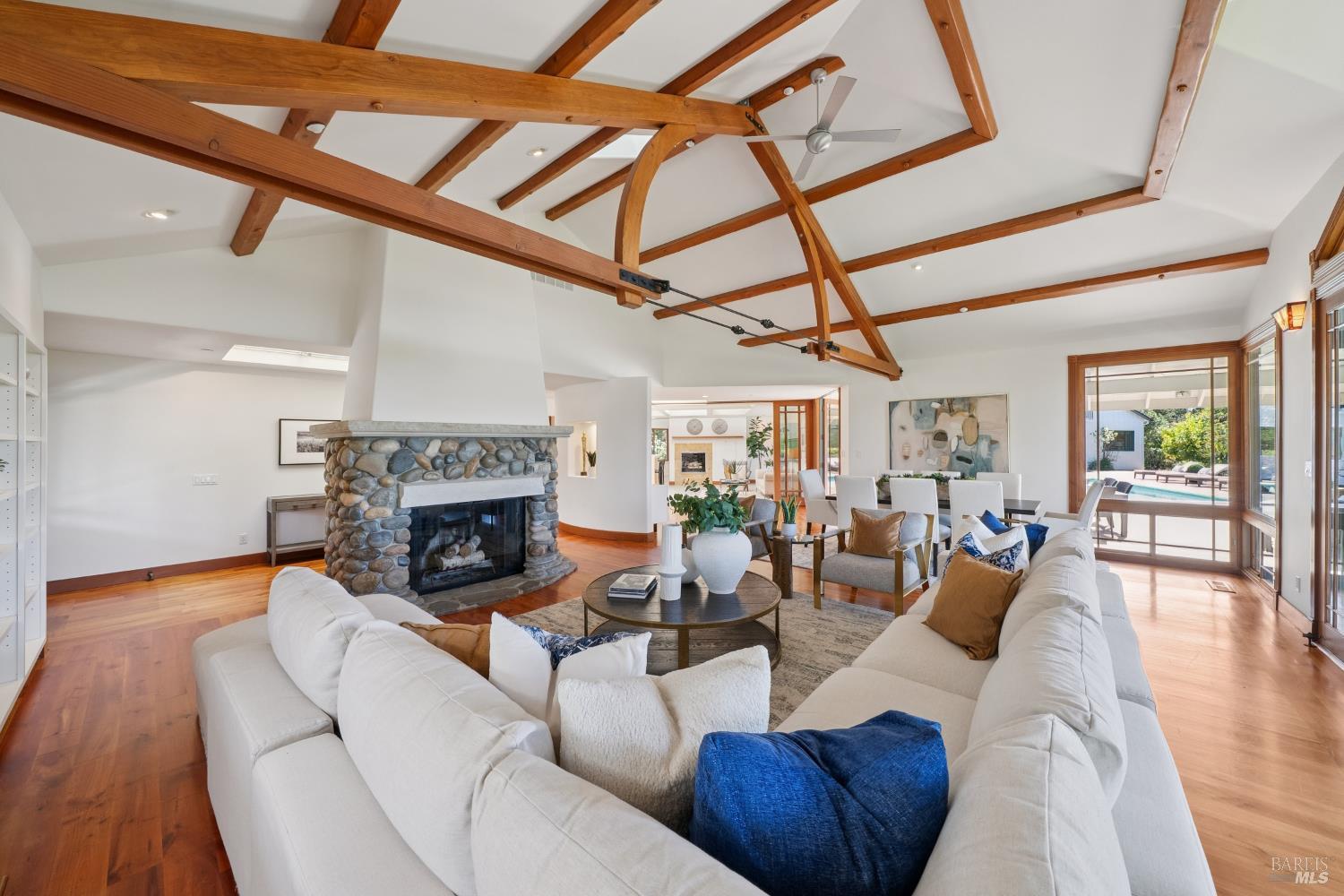 Detail Gallery Image 14 of 68 For 176 Highland Ave, San Rafael,  CA 94901 - 5 Beds | 5/1 Baths