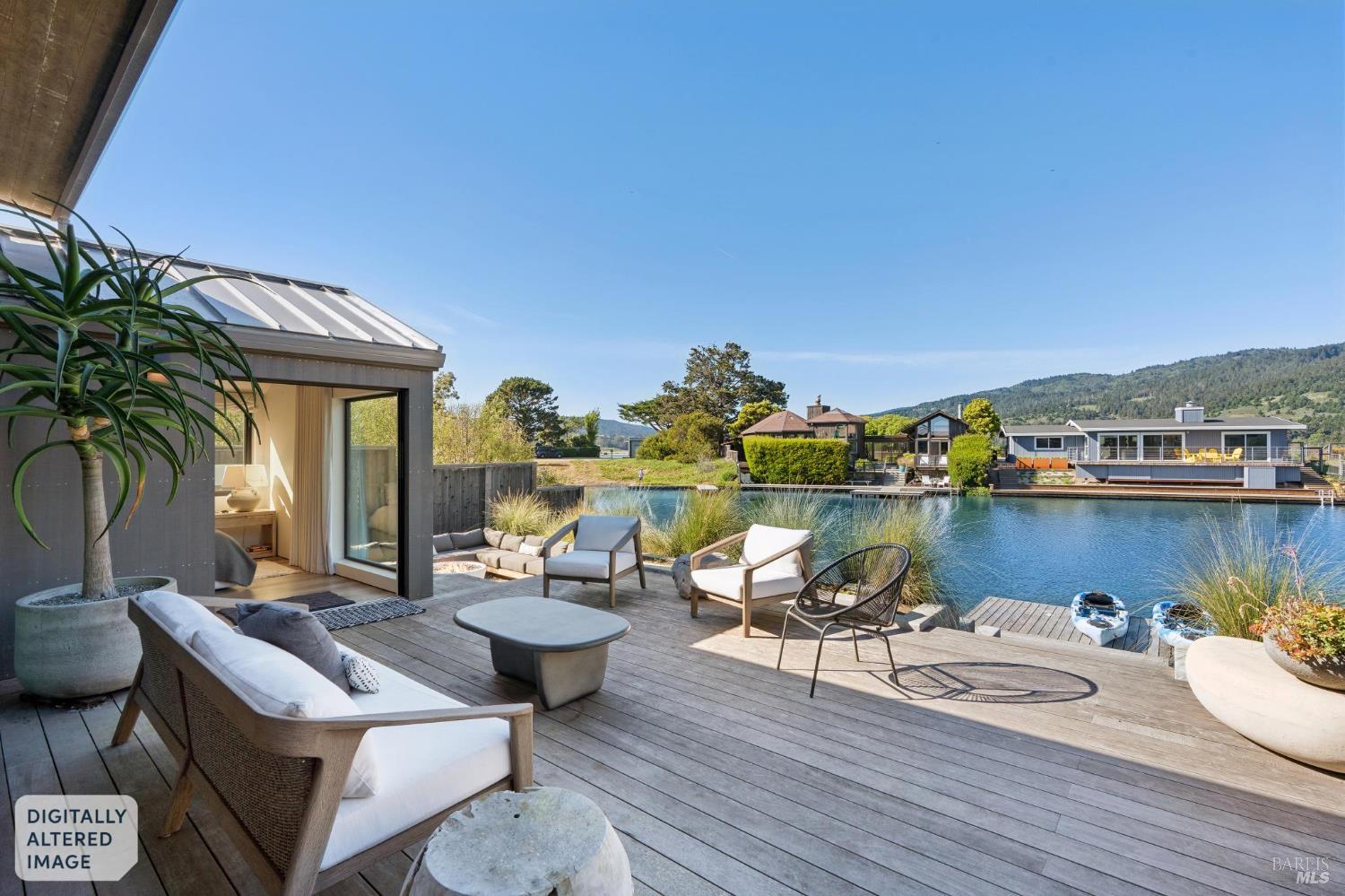 Detail Gallery Image 10 of 30 For 297 Seadrift Rd, Stinson Beach,  CA 94970 - 3 Beds | 2 Baths