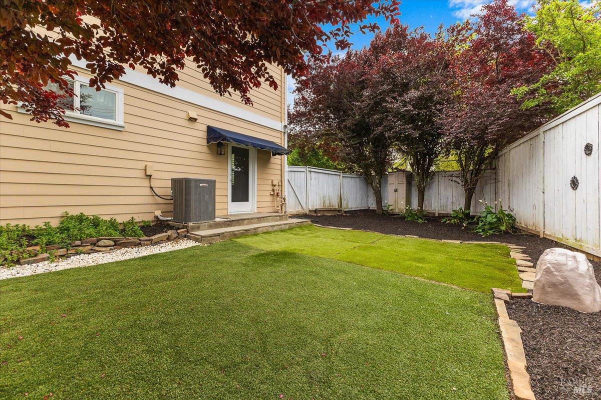 Detail Gallery Image 32 of 34 For 103 Paul Wittke Dr, Healdsburg,  CA 95448 - 4 Beds | 3 Baths