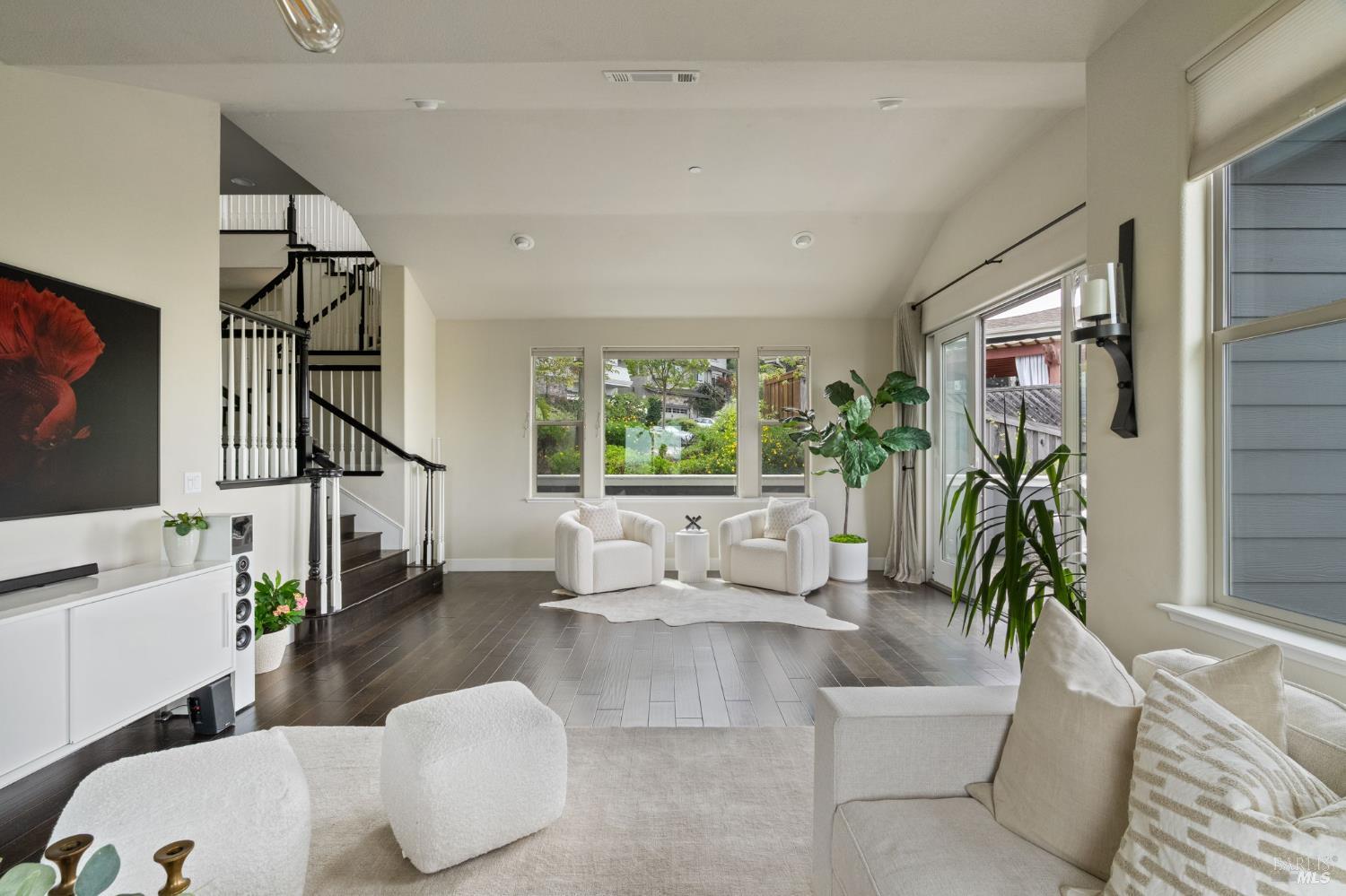 Detail Gallery Image 8 of 36 For 11 Edgehill Way, San Rafael,  CA 94903 - 4 Beds | 3/1 Baths