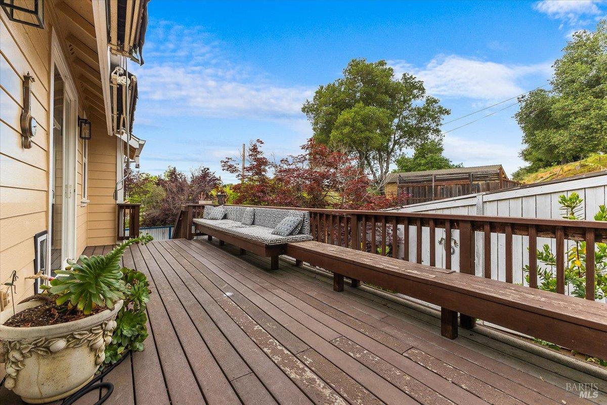 Detail Gallery Image 14 of 34 For 103 Paul Wittke Dr, Healdsburg,  CA 95448 - 4 Beds | 3 Baths