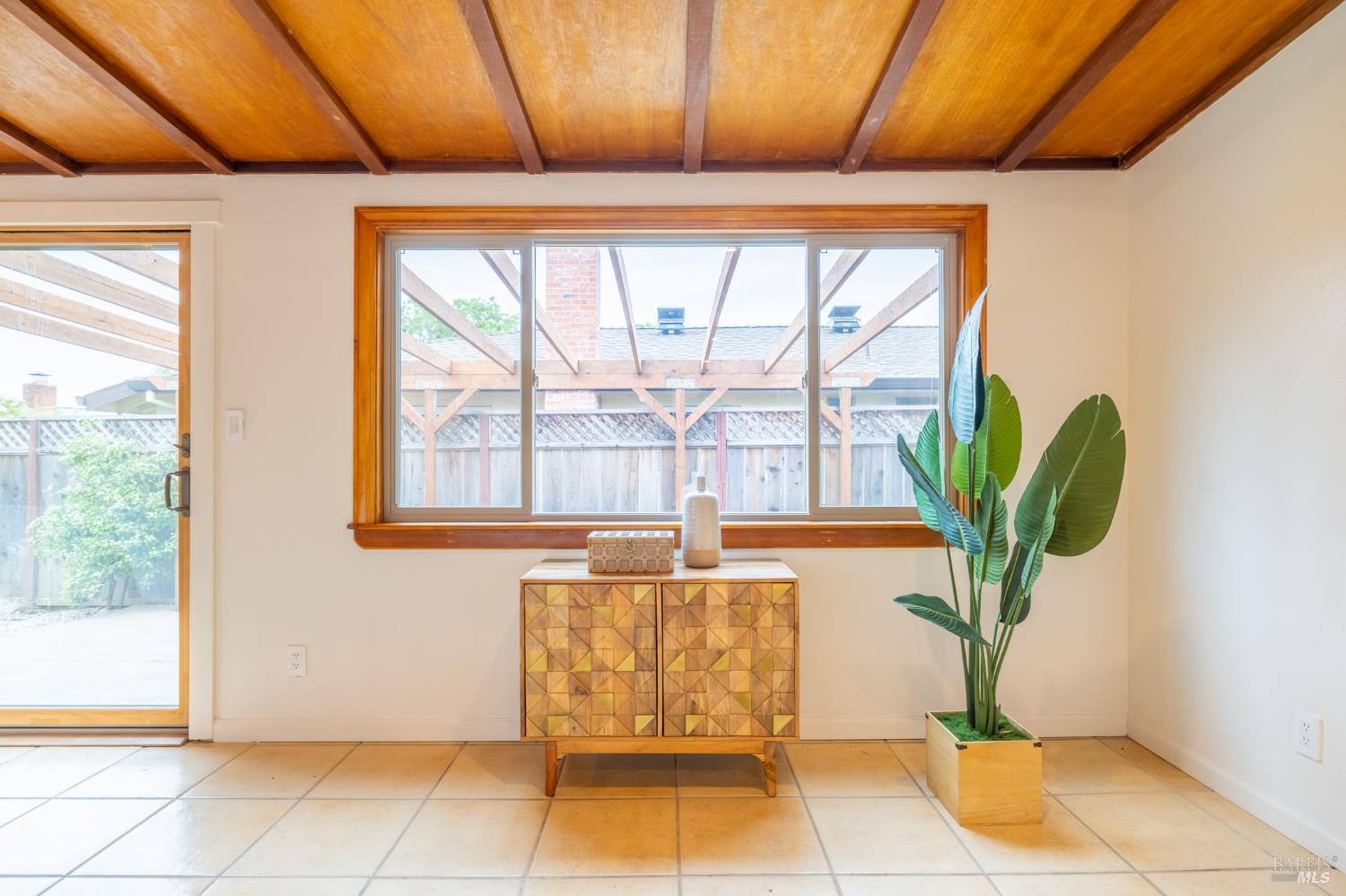 Detail Gallery Image 11 of 25 For 534 Rowland Blvd, Novato,  CA 94947 - 4 Beds | 2 Baths