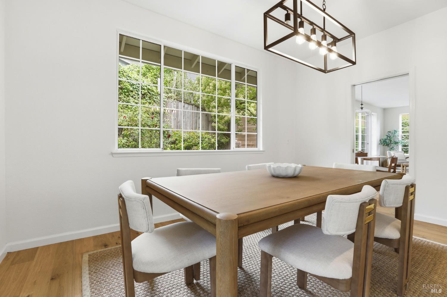 Detail Gallery Image 21 of 34 For 11 Red Oak Ct, Novato,  CA 94949 - 5 Beds | 3 Baths