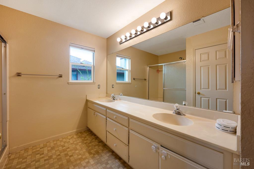 Detail Gallery Image 21 of 34 For 1924 Gambels Way, Santa Rosa,  CA 95403 - 4 Beds | 2/1 Baths
