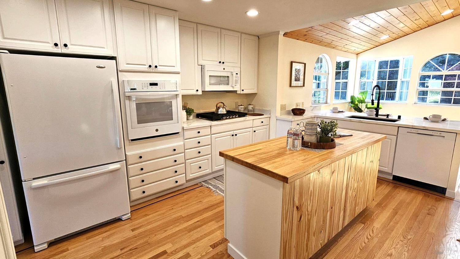 Detail Gallery Image 15 of 43 For 12 Angelica Ct, Novato,  CA 94947 - 3 Beds | 2 Baths