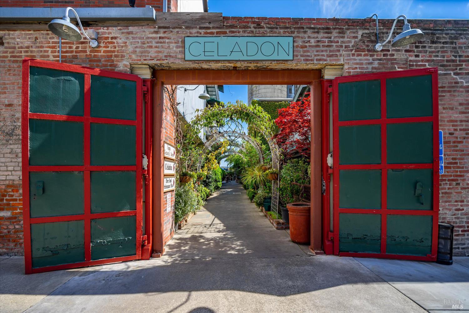 Detail Gallery Image 34 of 35 For 1304 Banks Ave, Napa,  CA 94559 - 3 Beds | 2 Baths