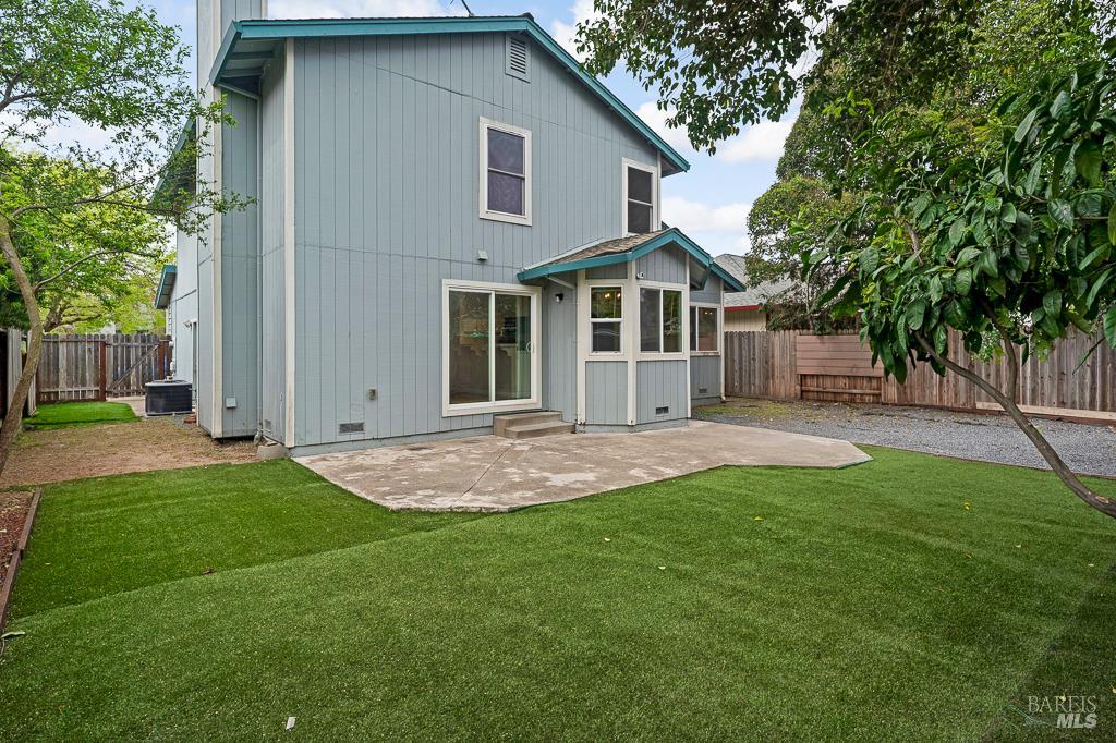 Detail Gallery Image 30 of 34 For 1924 Gambels Way, Santa Rosa,  CA 95403 - 4 Beds | 2/1 Baths