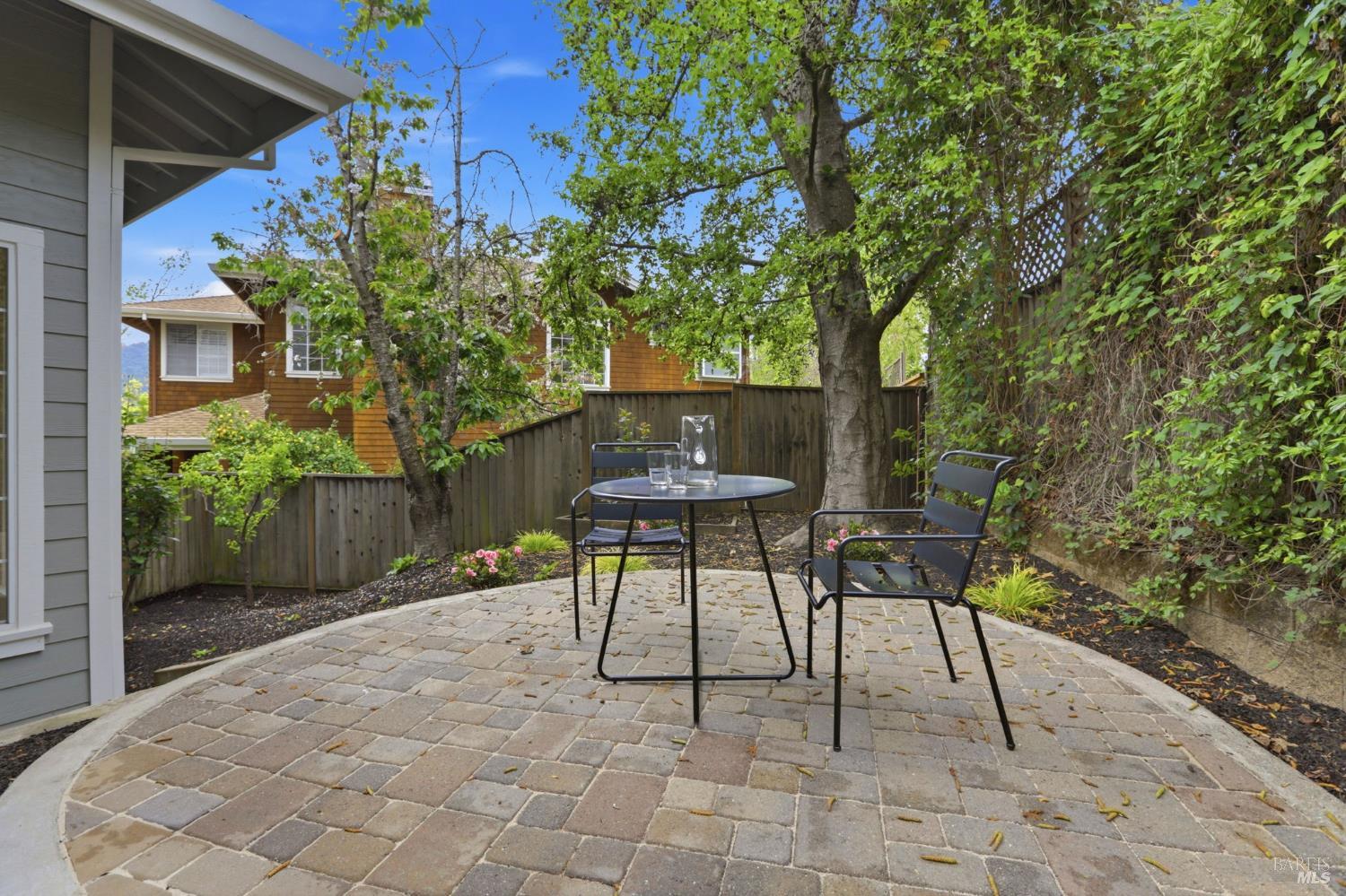 Detail Gallery Image 32 of 34 For 11 Red Oak Ct, Novato,  CA 94949 - 5 Beds | 3 Baths