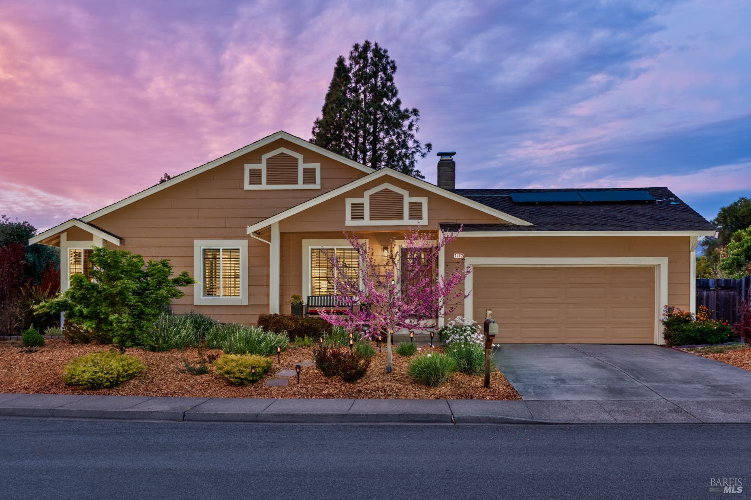 Detail Gallery Image 3 of 33 For 1702 Northstar Dr, Petaluma,  CA 94954 - 3 Beds | 2 Baths