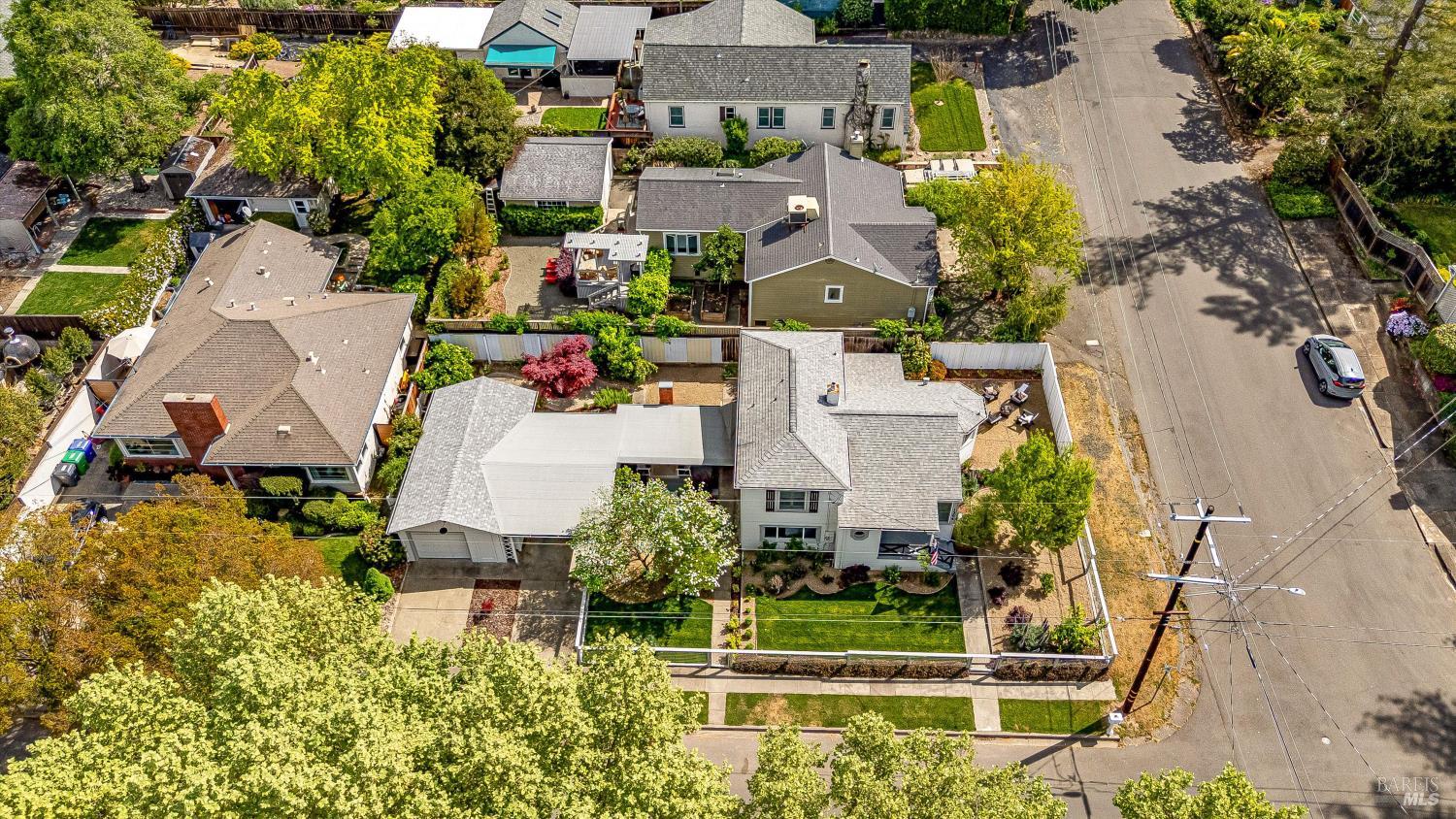 Detail Gallery Image 3 of 35 For 1304 Banks Ave, Napa,  CA 94559 - 3 Beds | 2 Baths