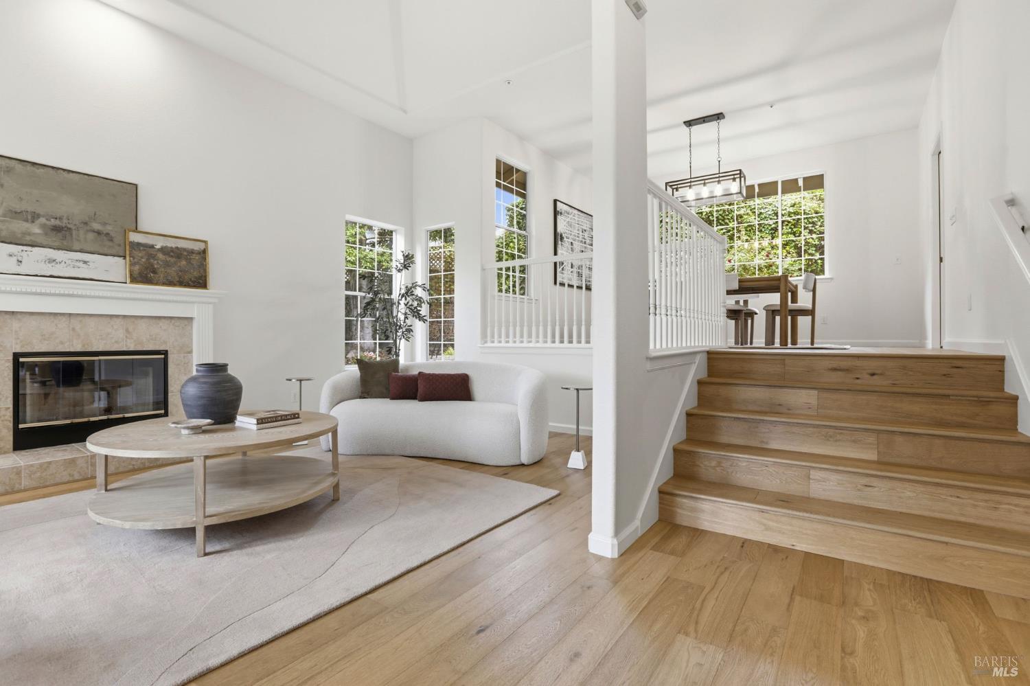 Detail Gallery Image 7 of 34 For 11 Red Oak Ct, Novato,  CA 94949 - 5 Beds | 3 Baths