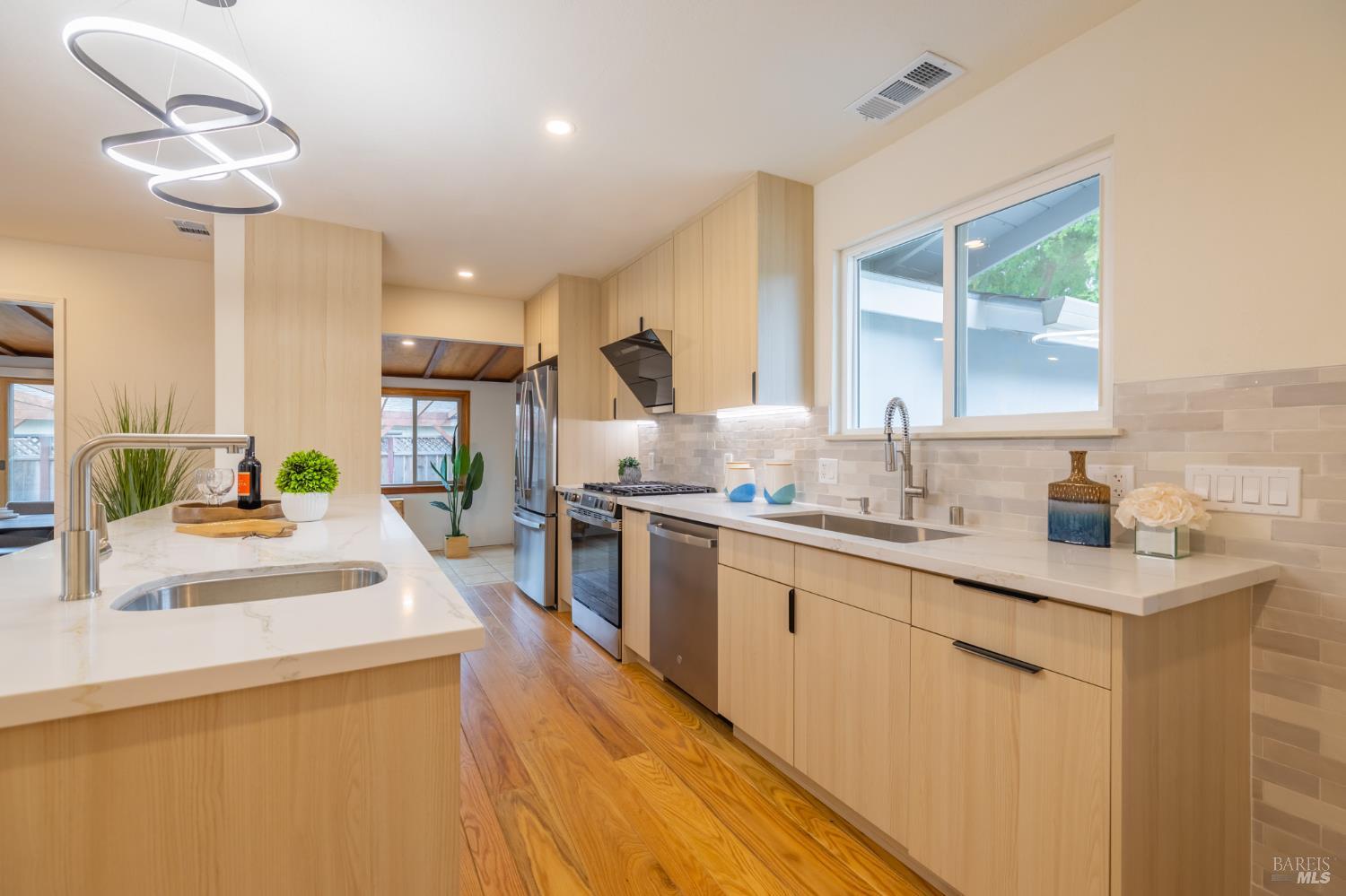 Detail Gallery Image 6 of 25 For 534 Rowland Blvd, Novato,  CA 94947 - 4 Beds | 2 Baths