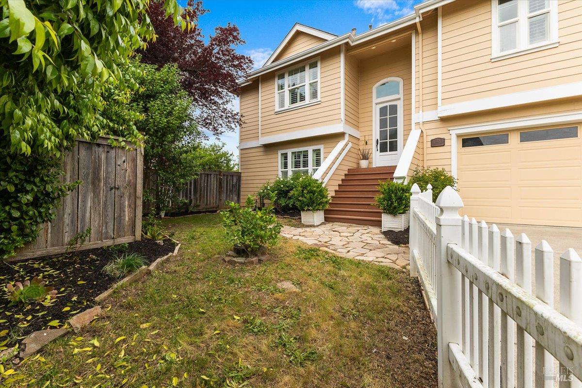 Detail Gallery Image 3 of 34 For 103 Paul Wittke Dr, Healdsburg,  CA 95448 - 4 Beds | 3 Baths