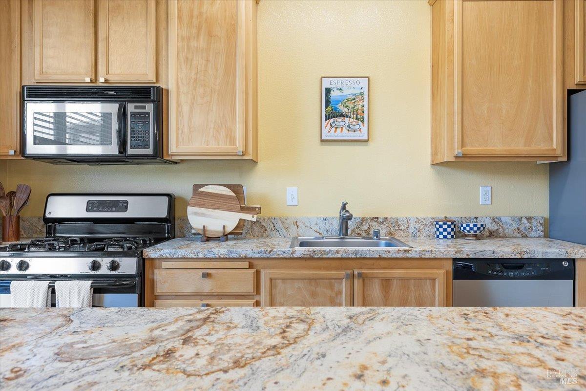 Detail Gallery Image 4 of 19 For 905 Doubles Dr #208,  Santa Rosa,  CA 95407 - 2 Beds | 2/1 Baths