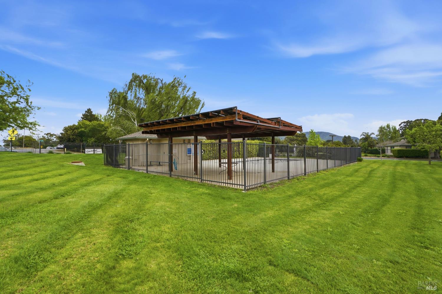 Detail Gallery Image 18 of 28 For 32 Dockside Cir, San Rafael,  CA 94903 - 2 Beds | 1 Baths