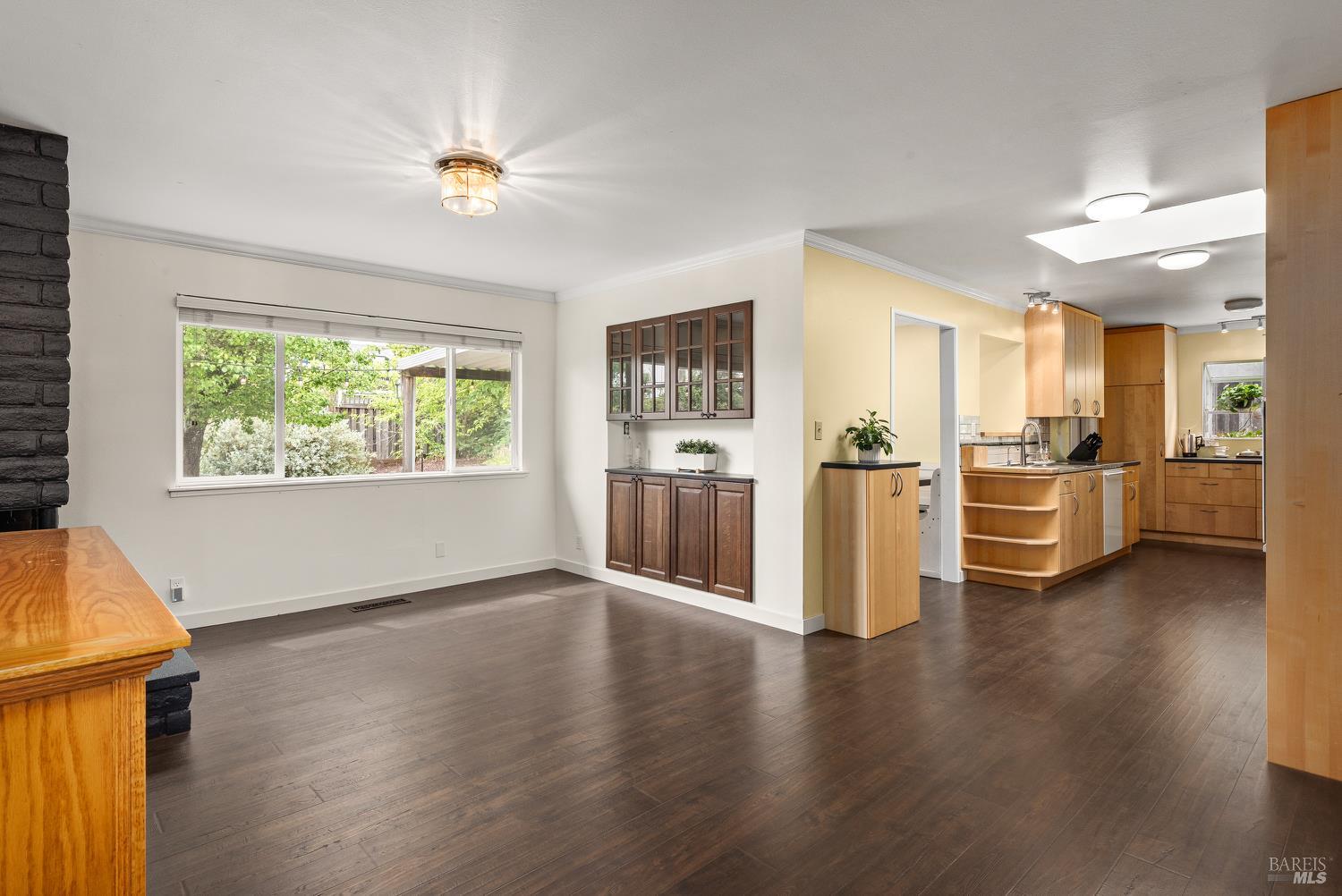 Detail Gallery Image 8 of 34 For 5642 Yerba Buena Rd, Santa Rosa,  CA 95409 - 4 Beds | 2 Baths