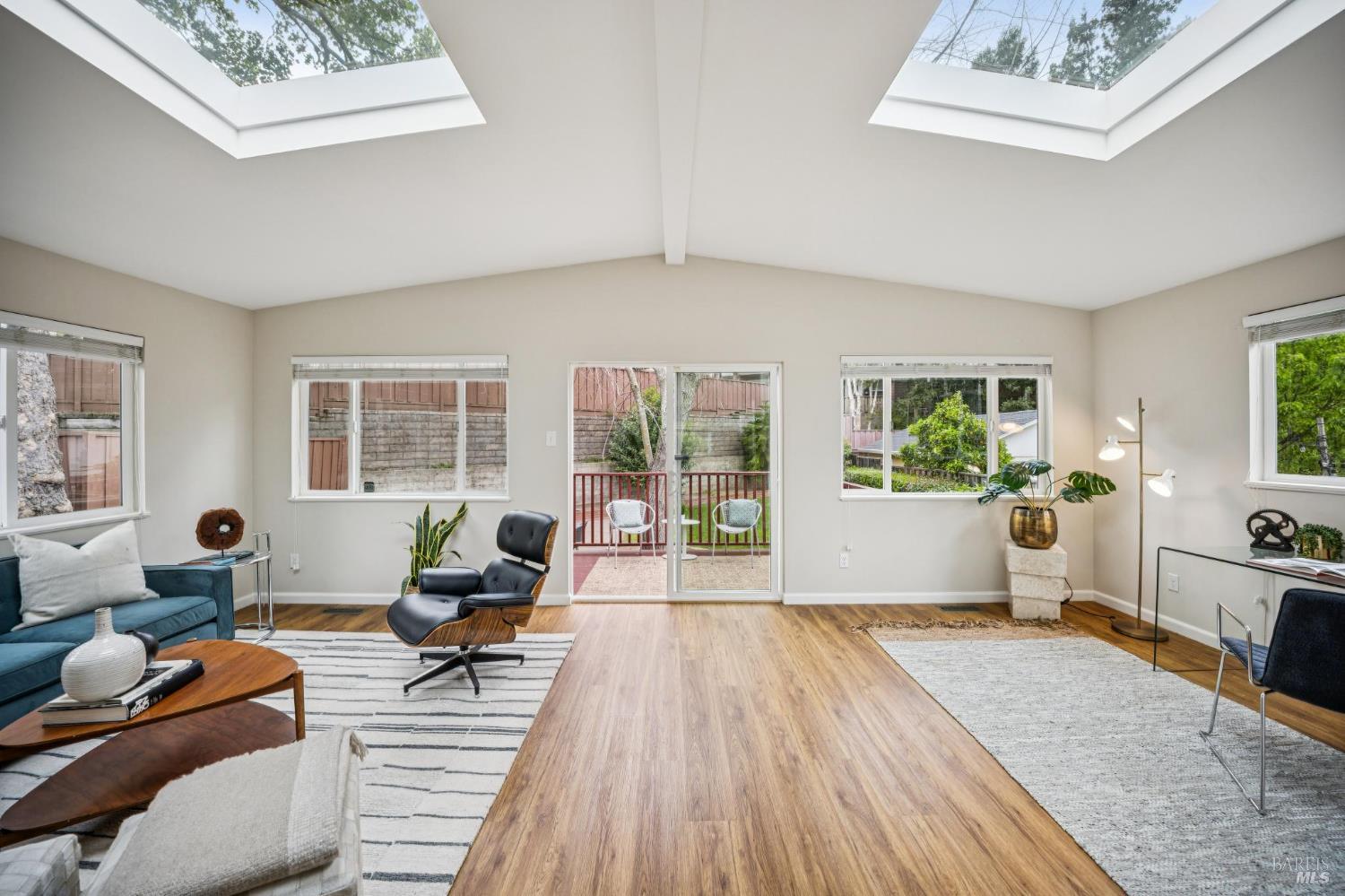 Detail Gallery Image 10 of 43 For 35 San Pablo Ave, San Rafael,  CA 94903 - 3 Beds | 2 Baths
