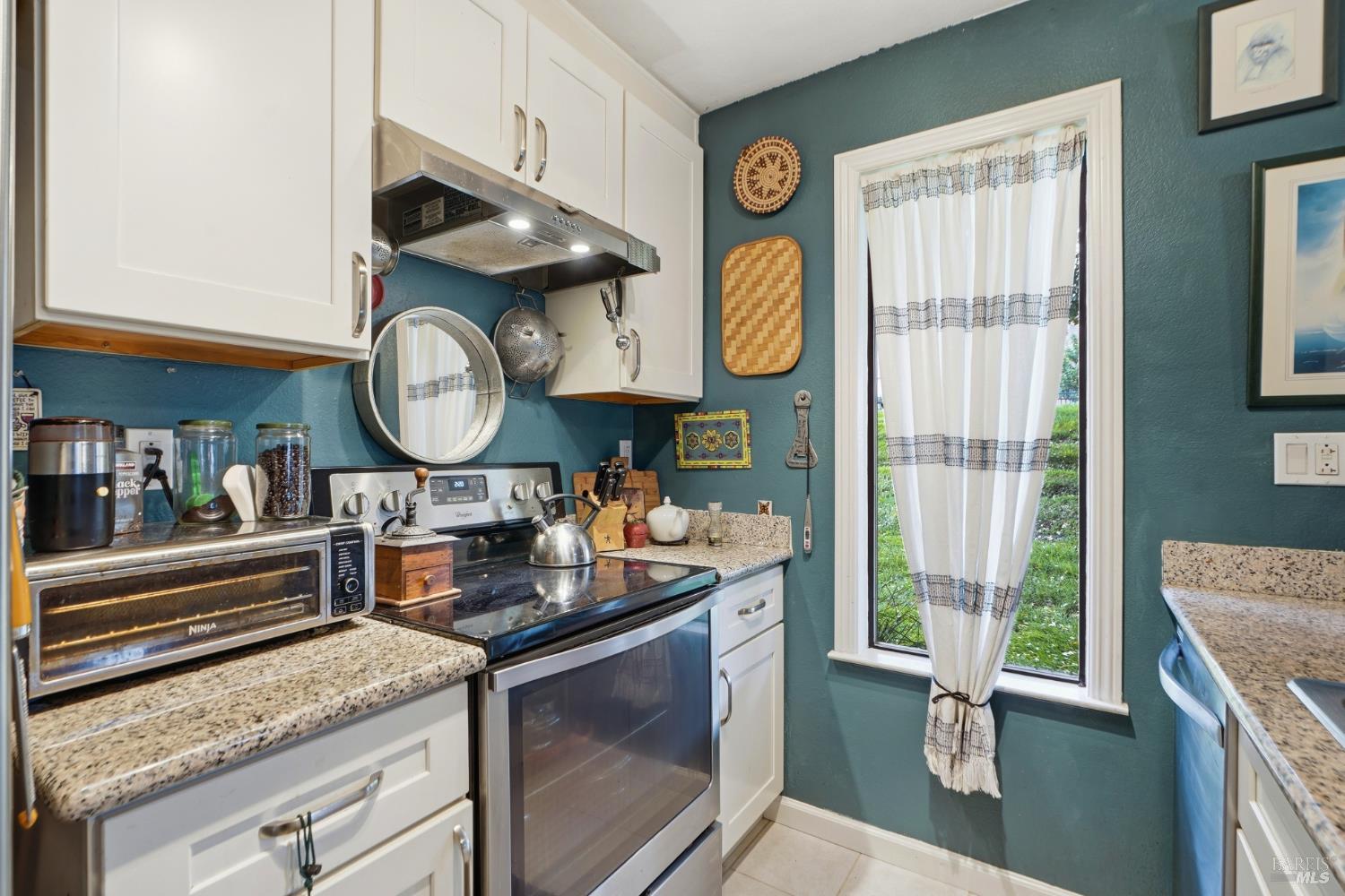 Detail Gallery Image 11 of 28 For 32 Dockside Cir, San Rafael,  CA 94903 - 2 Beds | 1 Baths