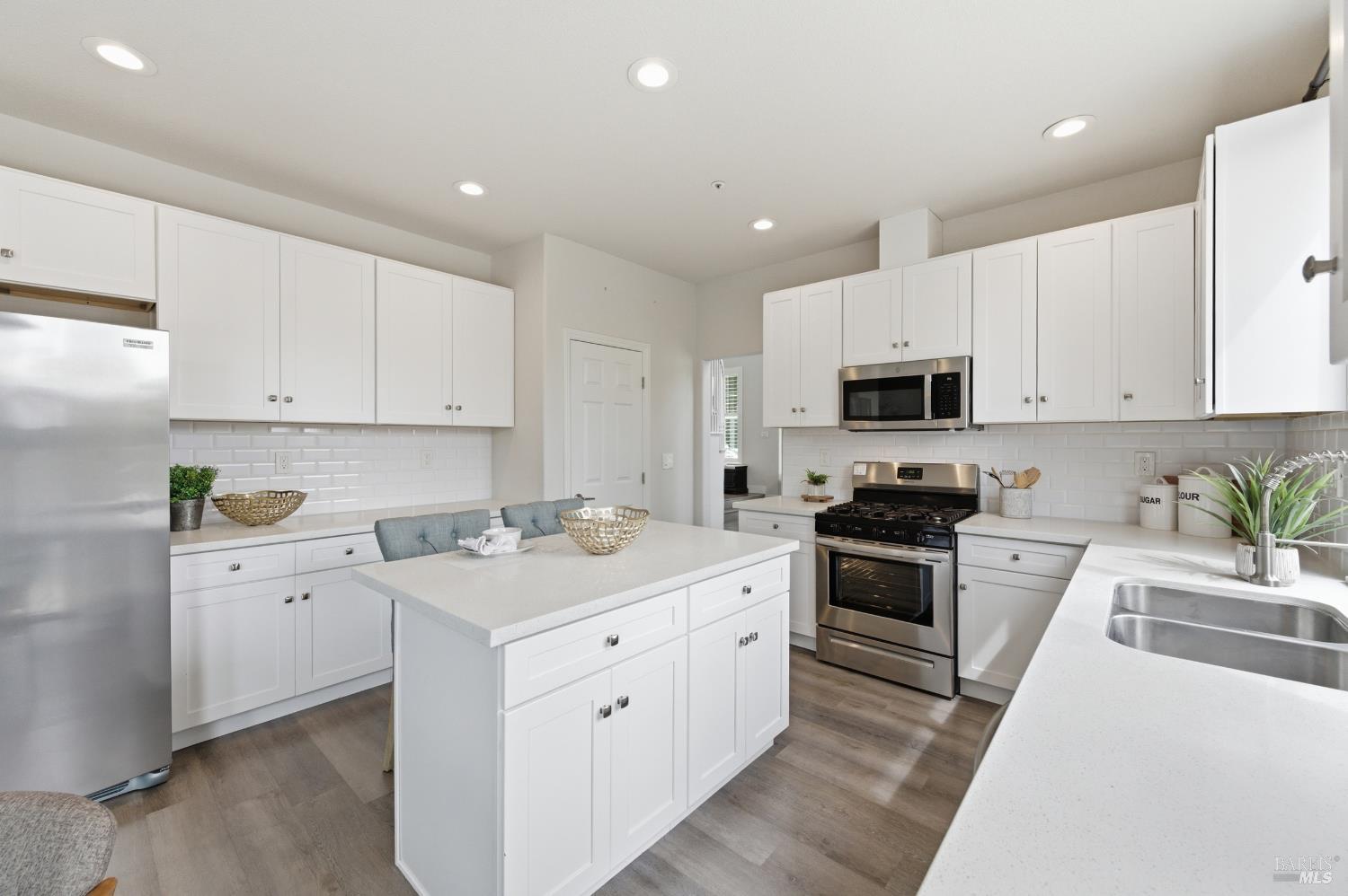 Detail Gallery Image 12 of 51 For 5226 Pavilion Ct, Fairfield,  CA 94534 - 5 Beds | 3/1 Baths