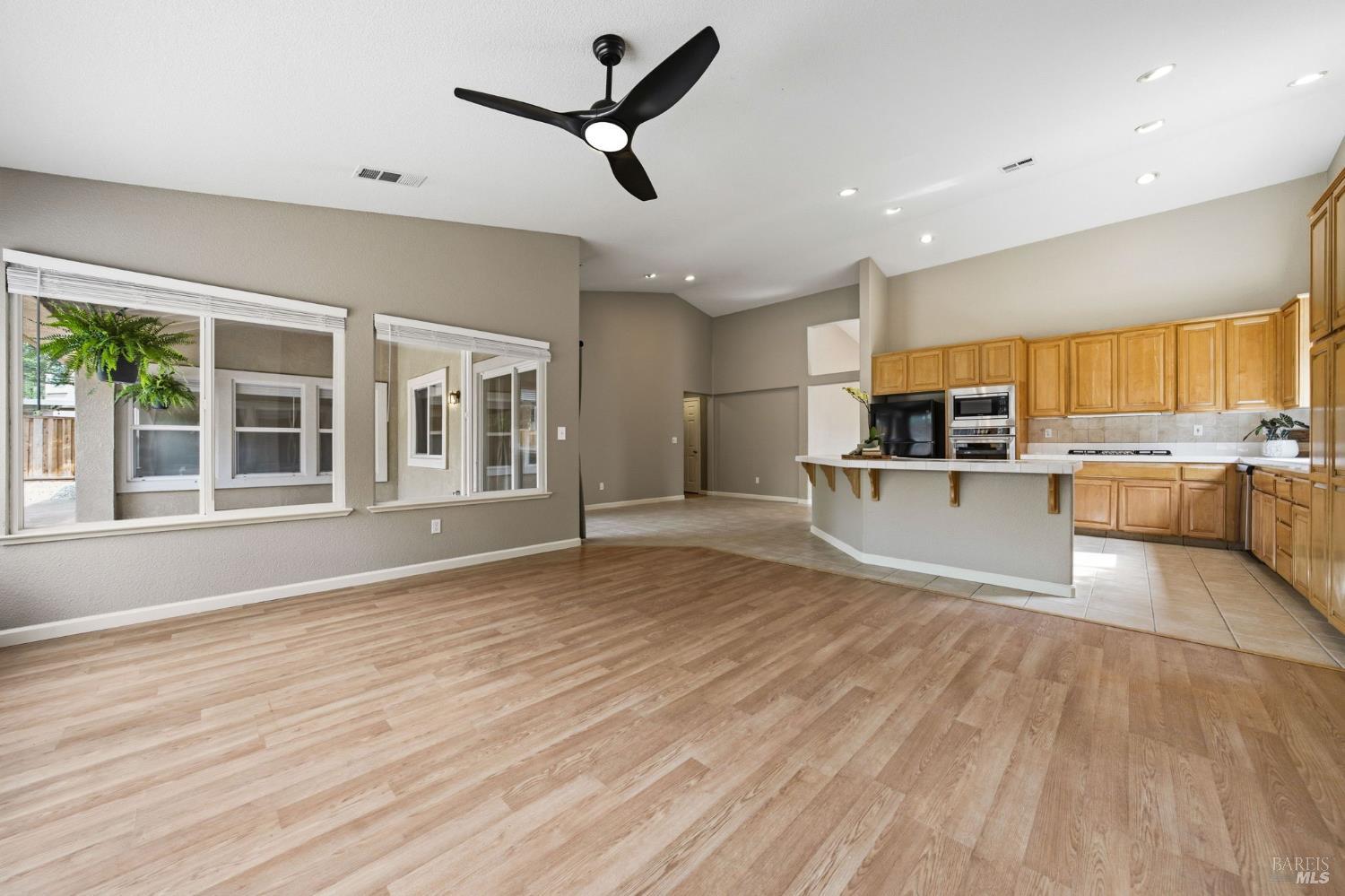 Detail Gallery Image 19 of 78 For 715 Antiquity Dr, Fairfield,  CA 94534 - 5 Beds | 2 Baths