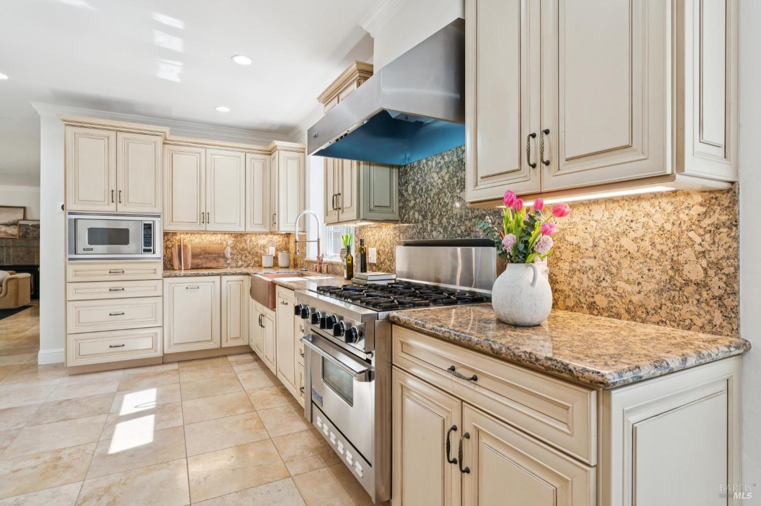 Detail Gallery Image 15 of 71 For 1021 Rose Dr, Napa,  CA 94558 - 4 Beds | 4 Baths