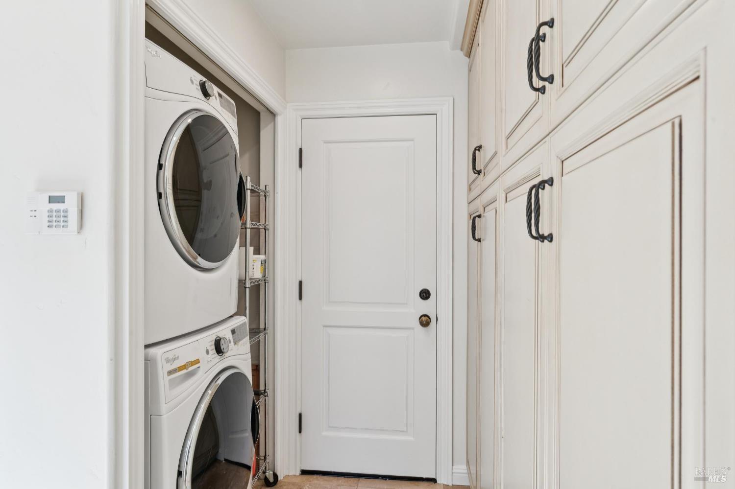 Detail Gallery Image 30 of 71 For 1021 Rose Dr, Napa,  CA 94558 - 4 Beds | 4 Baths