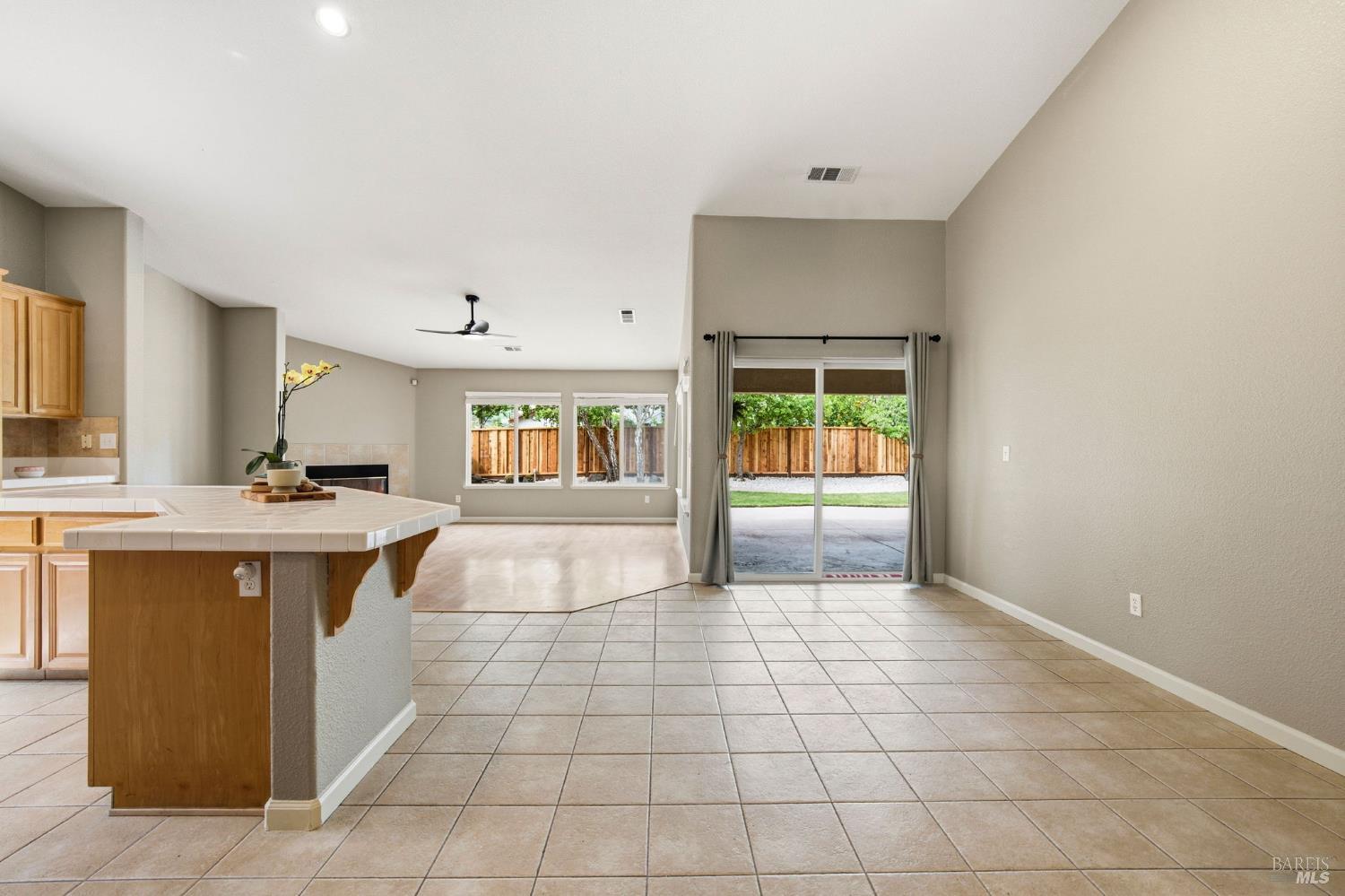 Detail Gallery Image 9 of 78 For 715 Antiquity Dr, Fairfield,  CA 94534 - 5 Beds | 2 Baths