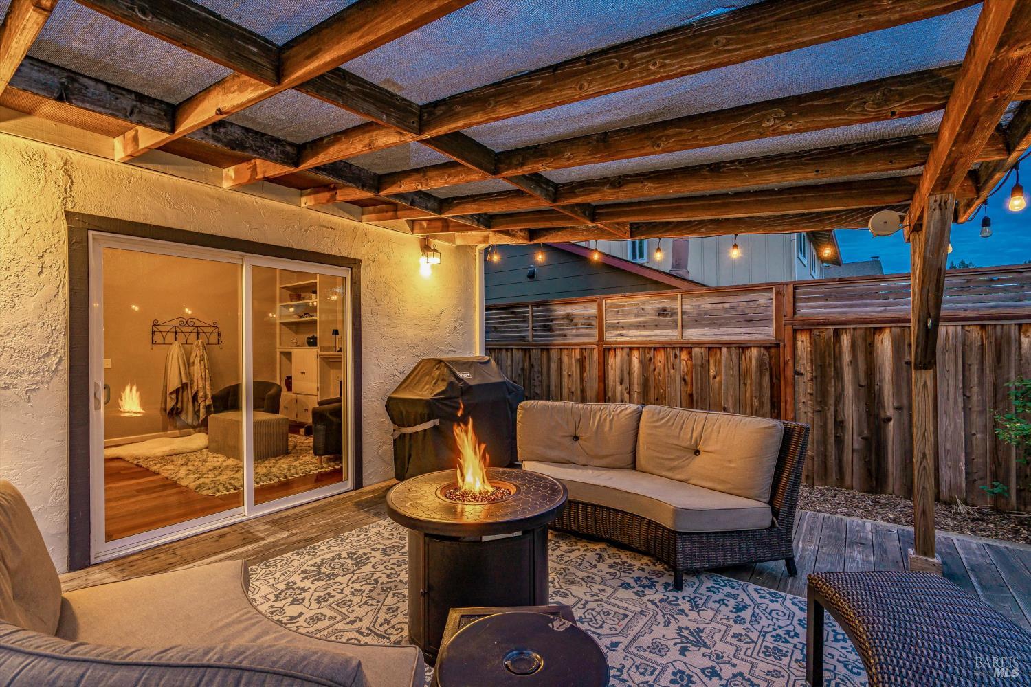 Detail Gallery Image 39 of 79 For 525 Oak Lake Ave, Santa Rosa,  CA 95409 - 5 Beds | 3 Baths