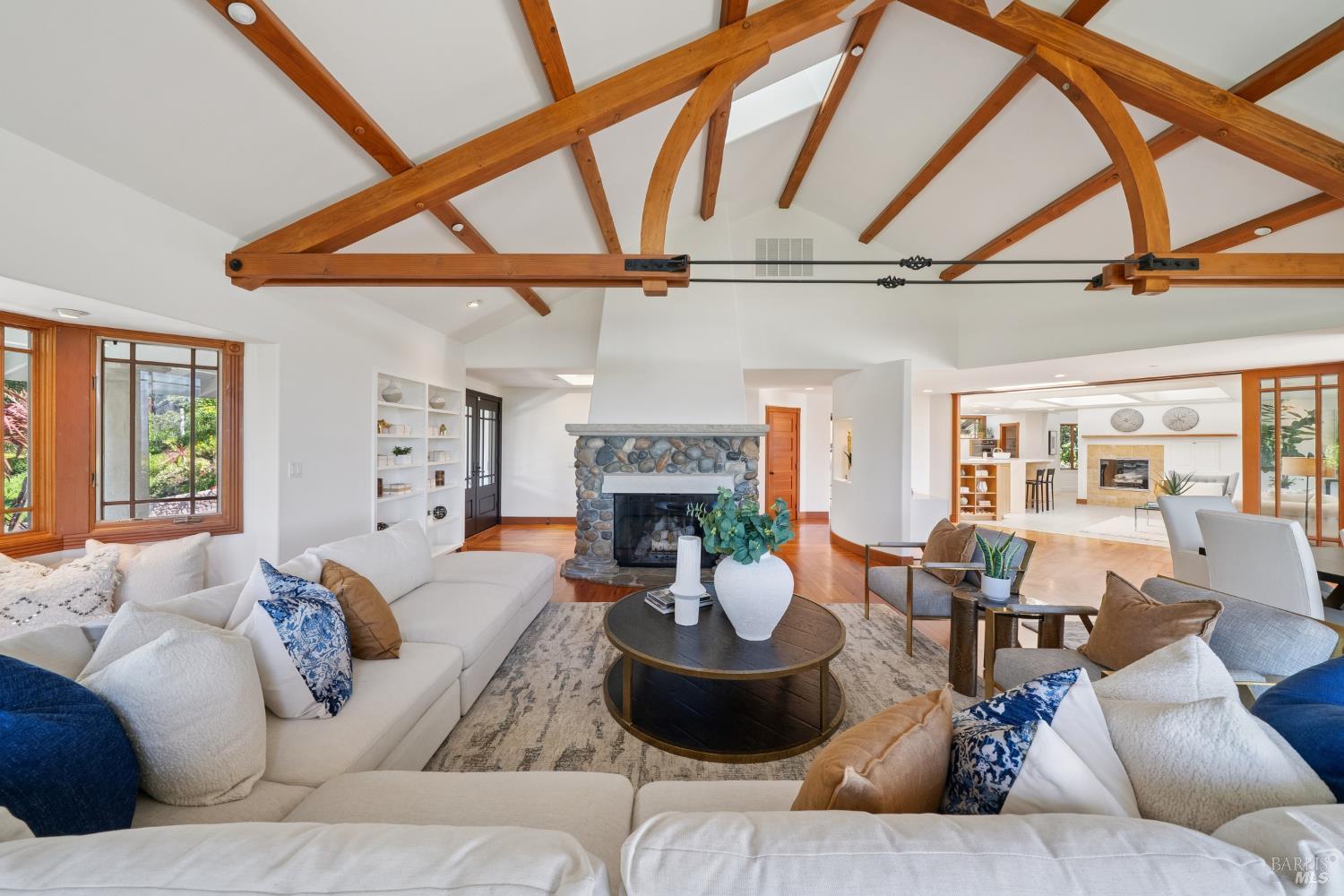 Detail Gallery Image 15 of 68 For 176 Highland Ave, San Rafael,  CA 94901 - 5 Beds | 5/1 Baths