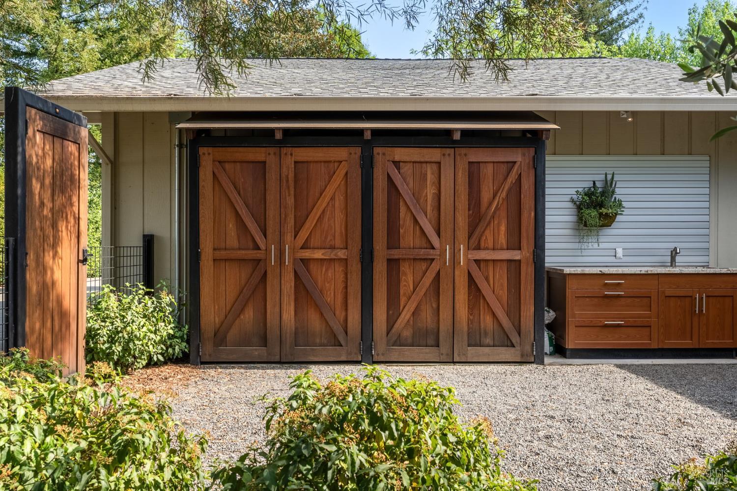 Detail Gallery Image 43 of 67 For 1670 Cabernet Ln, Saint Helena,  CA 94574 - 5 Beds | 5/1 Baths