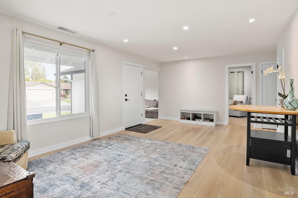 Detail Gallery Image 8 of 23 For 7685 Beverly Dr, Rohnert Park,  CA 94928 - 4 Beds | 2 Baths