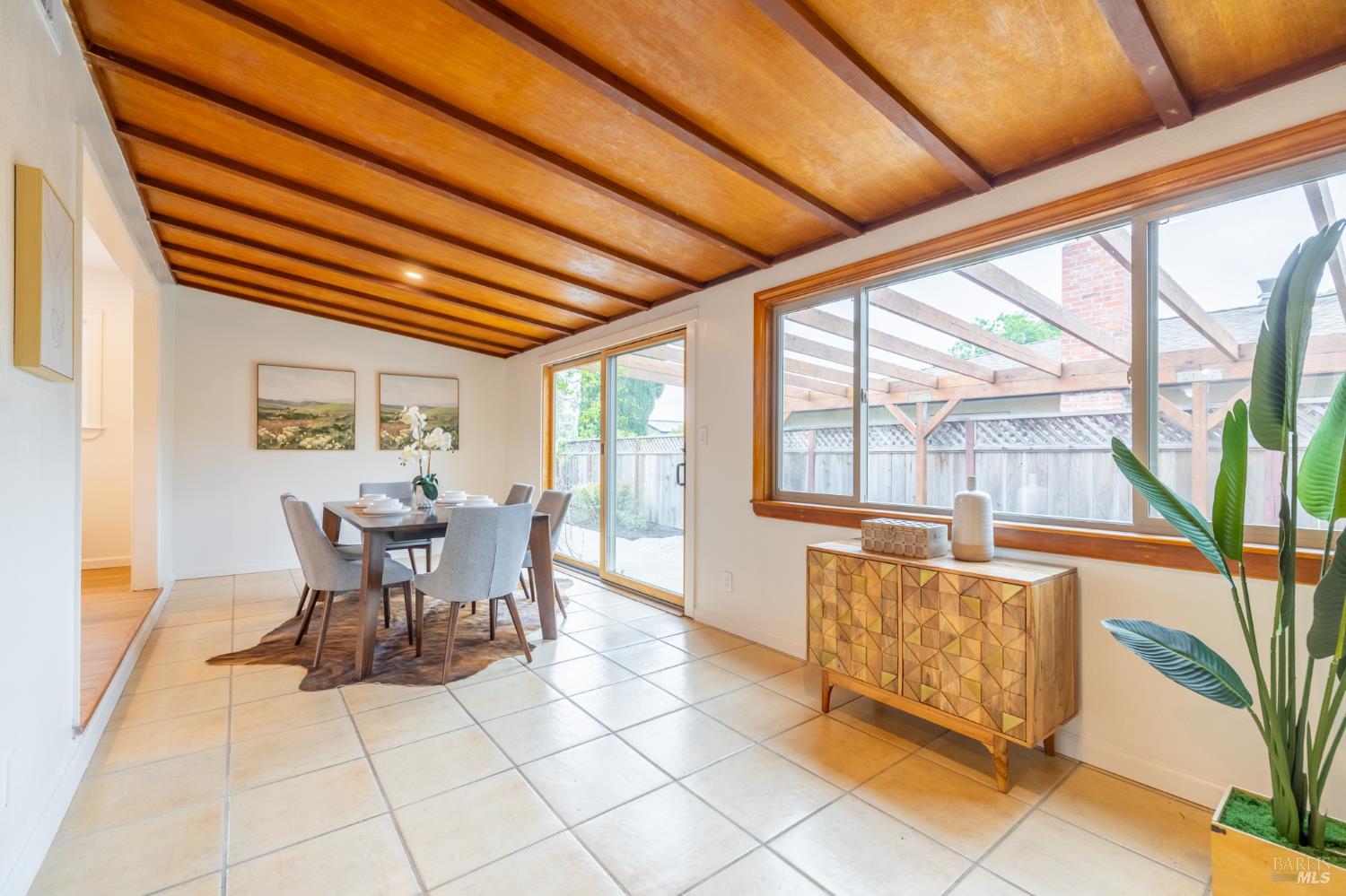 Detail Gallery Image 10 of 25 For 534 Rowland Blvd, Novato,  CA 94947 - 4 Beds | 2 Baths