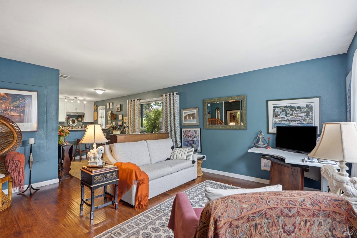 Detail Gallery Image 5 of 28 For 32 Dockside Cir, San Rafael,  CA 94903 - 2 Beds | 1 Baths