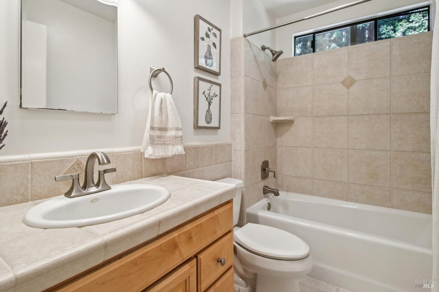 Detail Gallery Image 40 of 53 For 12480 Fiori Ln, Sebastopol,  CA 95472 - 3 Beds | 2/1 Baths