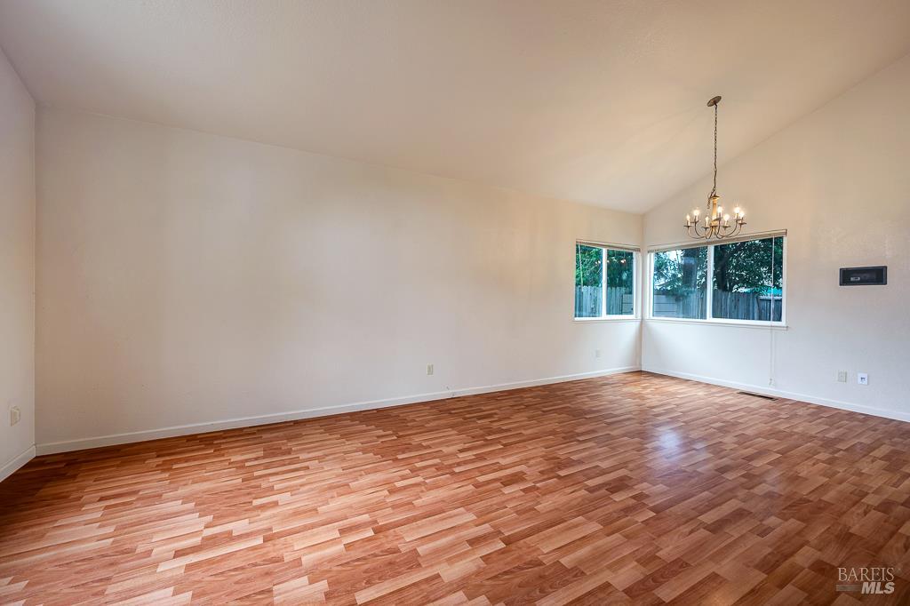 Detail Gallery Image 6 of 34 For 1924 Gambels Way, Santa Rosa,  CA 95403 - 4 Beds | 2/1 Baths