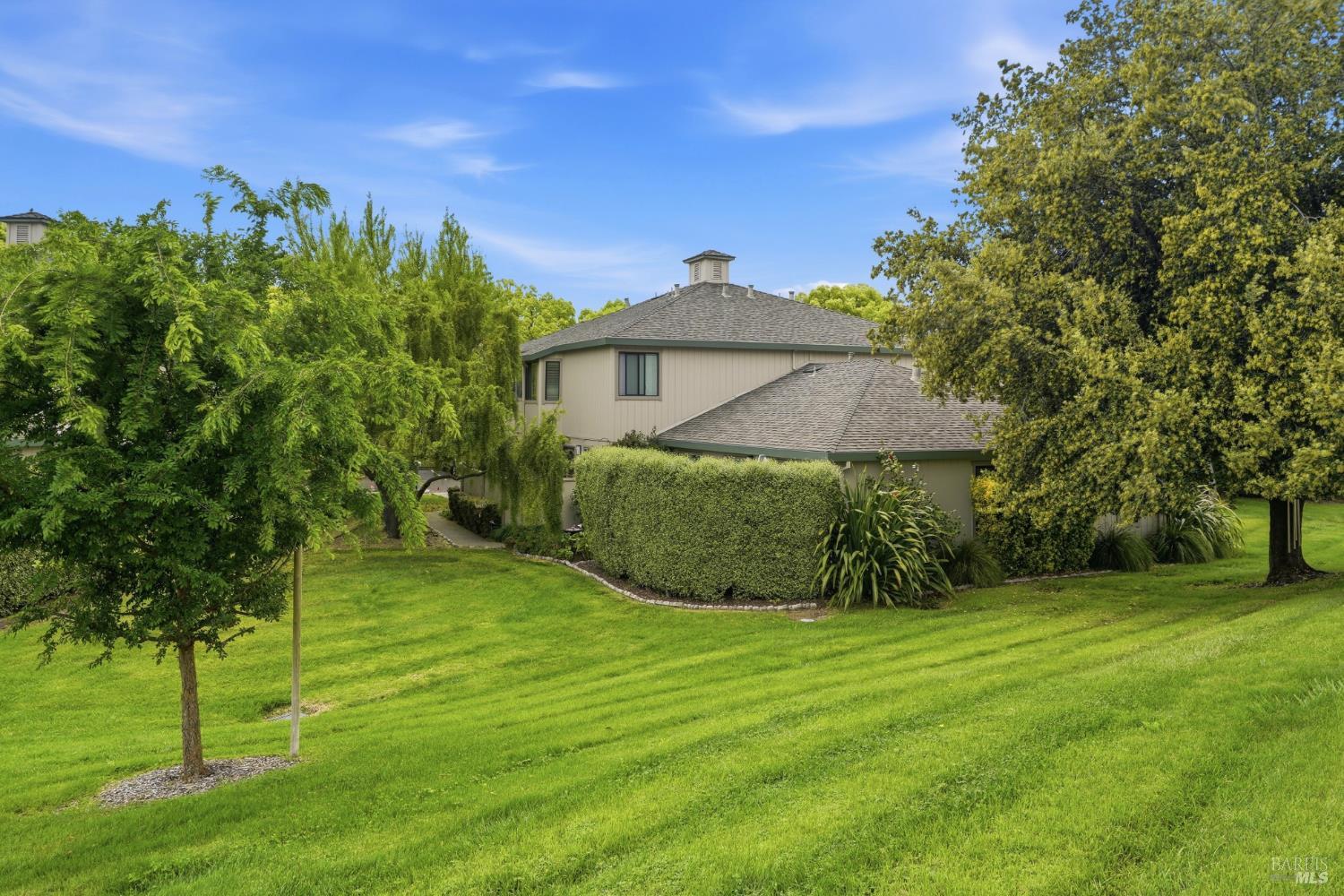 Detail Gallery Image 17 of 28 For 32 Dockside Cir, San Rafael,  CA 94903 - 2 Beds | 1 Baths