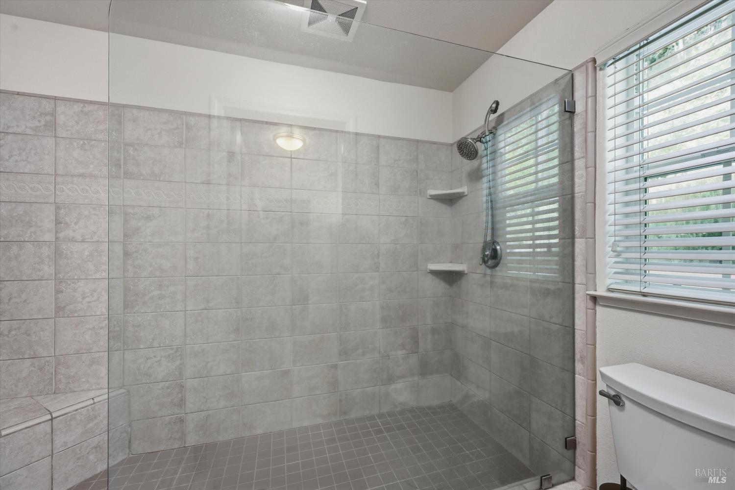 Detail Gallery Image 15 of 58 For 321 Portofino Way, Cloverdale,  CA 95425 - 4 Beds | 3 Baths