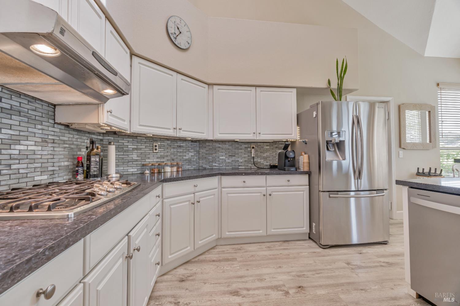 Detail Gallery Image 15 of 40 For 359 Orchid Dr, San Rafael,  CA 94903 - 4 Beds | 2/1 Baths