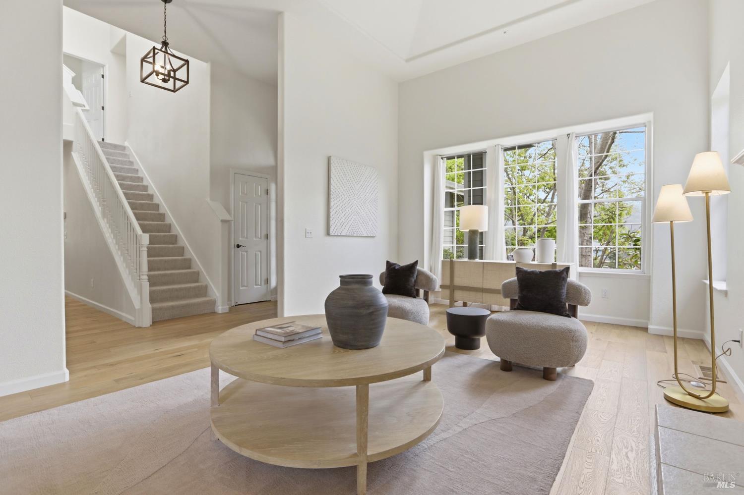 Detail Gallery Image 6 of 34 For 11 Red Oak Ct, Novato,  CA 94949 - 5 Beds | 3 Baths