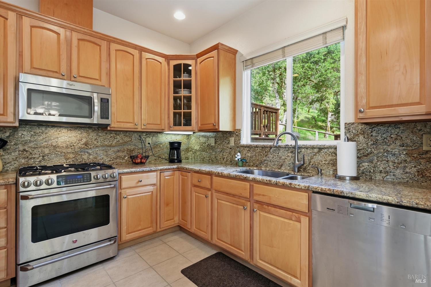 Detail Gallery Image 7 of 58 For 321 Portofino Way, Cloverdale,  CA 95425 - 4 Beds | 3 Baths