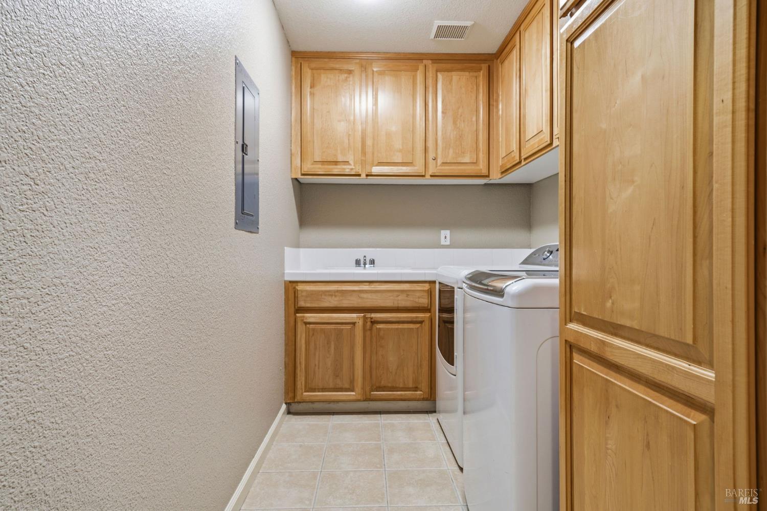 Detail Gallery Image 45 of 78 For 715 Antiquity Dr, Fairfield,  CA 94534 - 5 Beds | 2 Baths