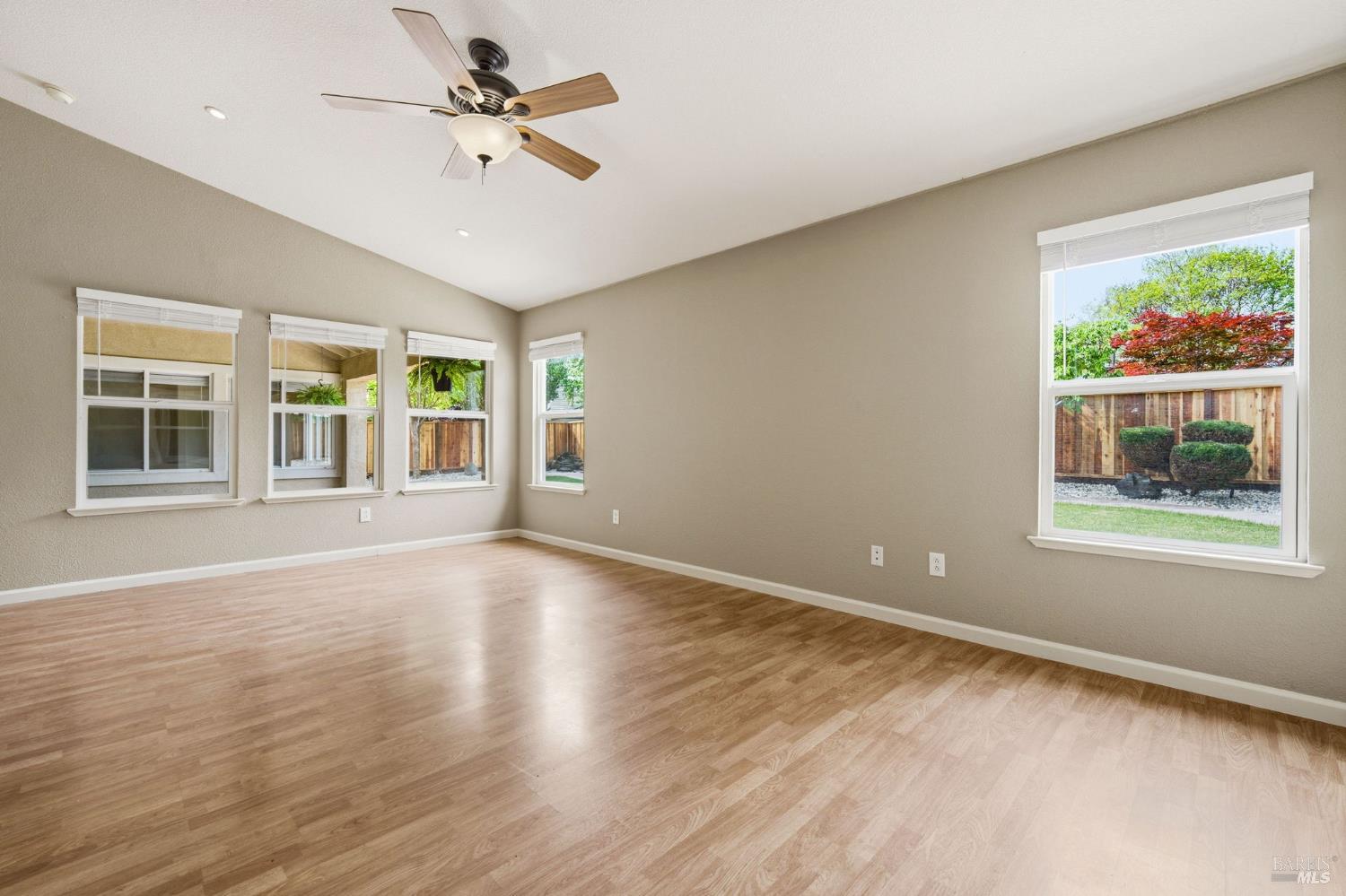 Detail Gallery Image 25 of 78 For 715 Antiquity Dr, Fairfield,  CA 94534 - 5 Beds | 2 Baths