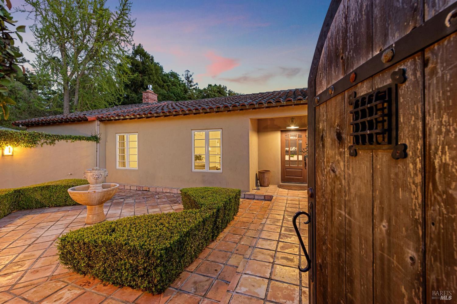 Detail Gallery Image 6 of 71 For 1021 Rose Dr, Napa,  CA 94558 - 4 Beds | 4 Baths