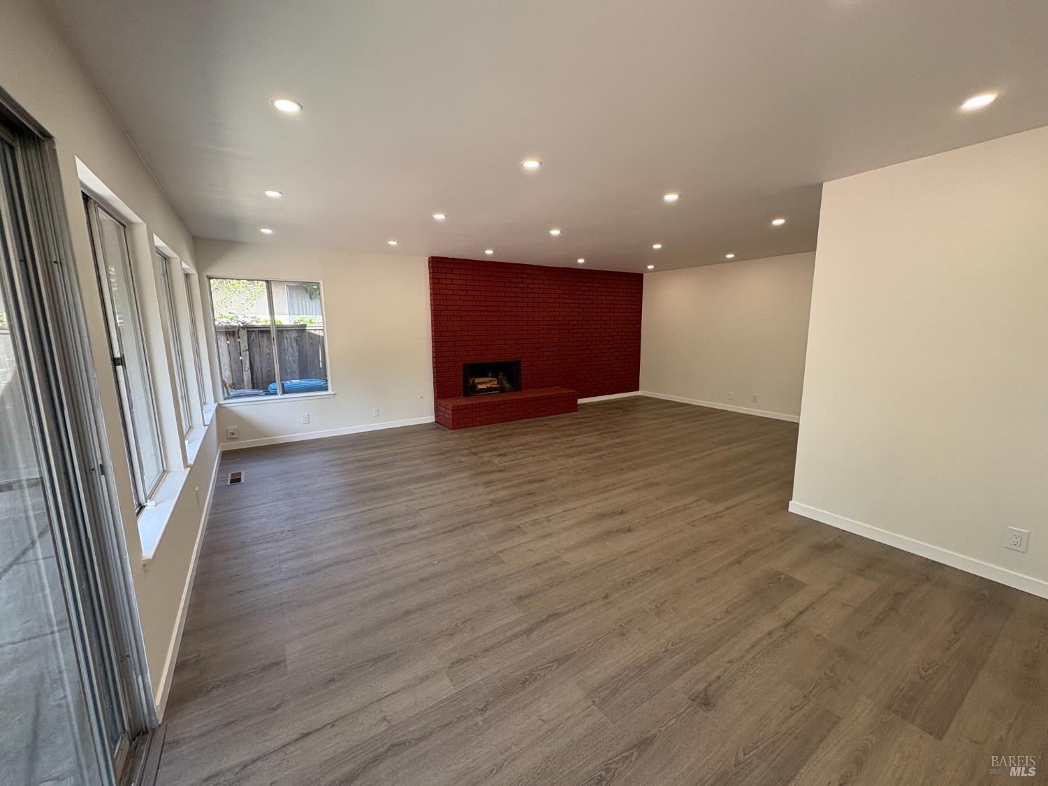 Detail Gallery Image 5 of 12 For 147 Elna Dr, Vallejo,  CA 94591 - 3 Beds | 2/1 Baths