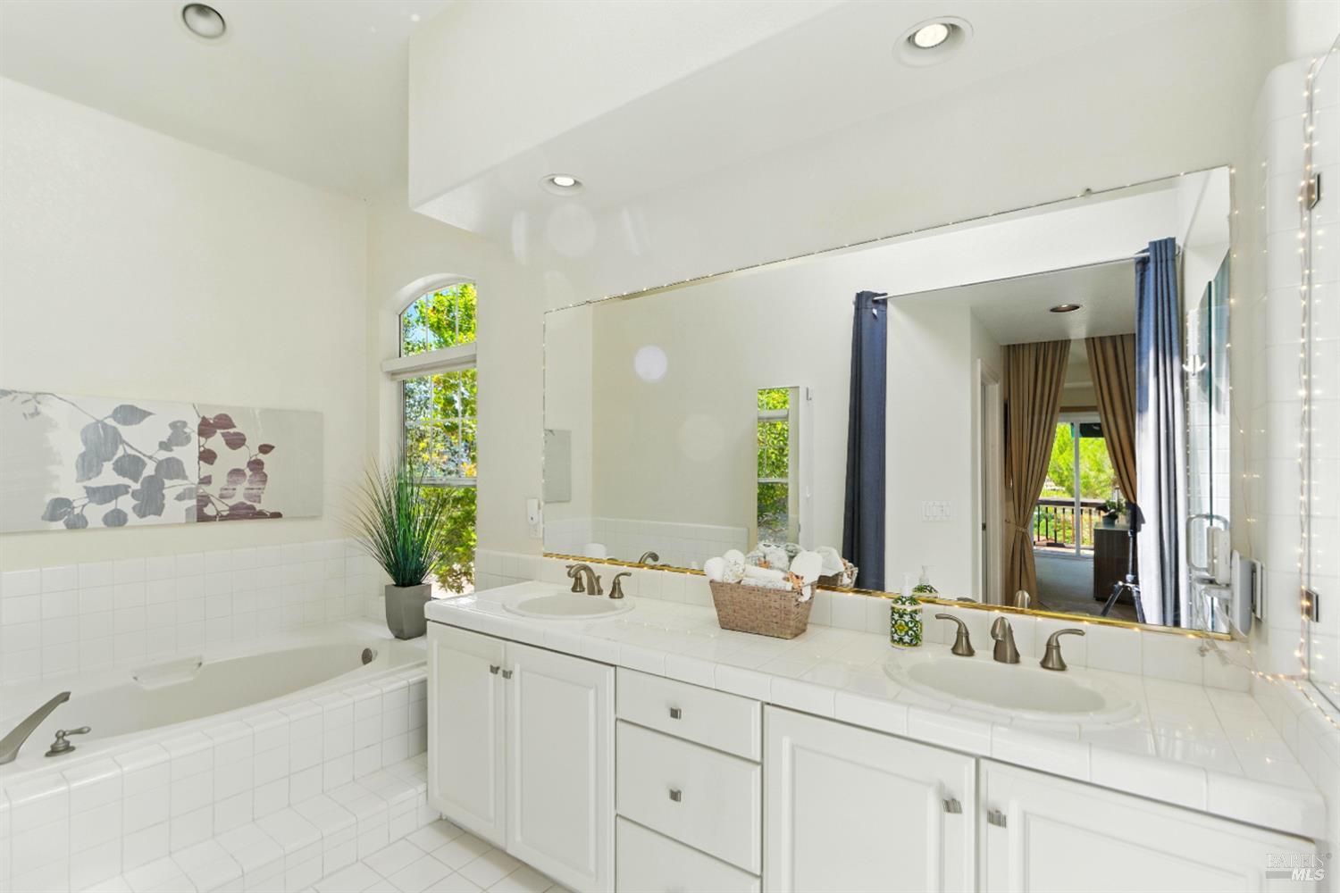 Detail Gallery Image 19 of 40 For 359 Orchid Dr, San Rafael,  CA 94903 - 4 Beds | 2/1 Baths